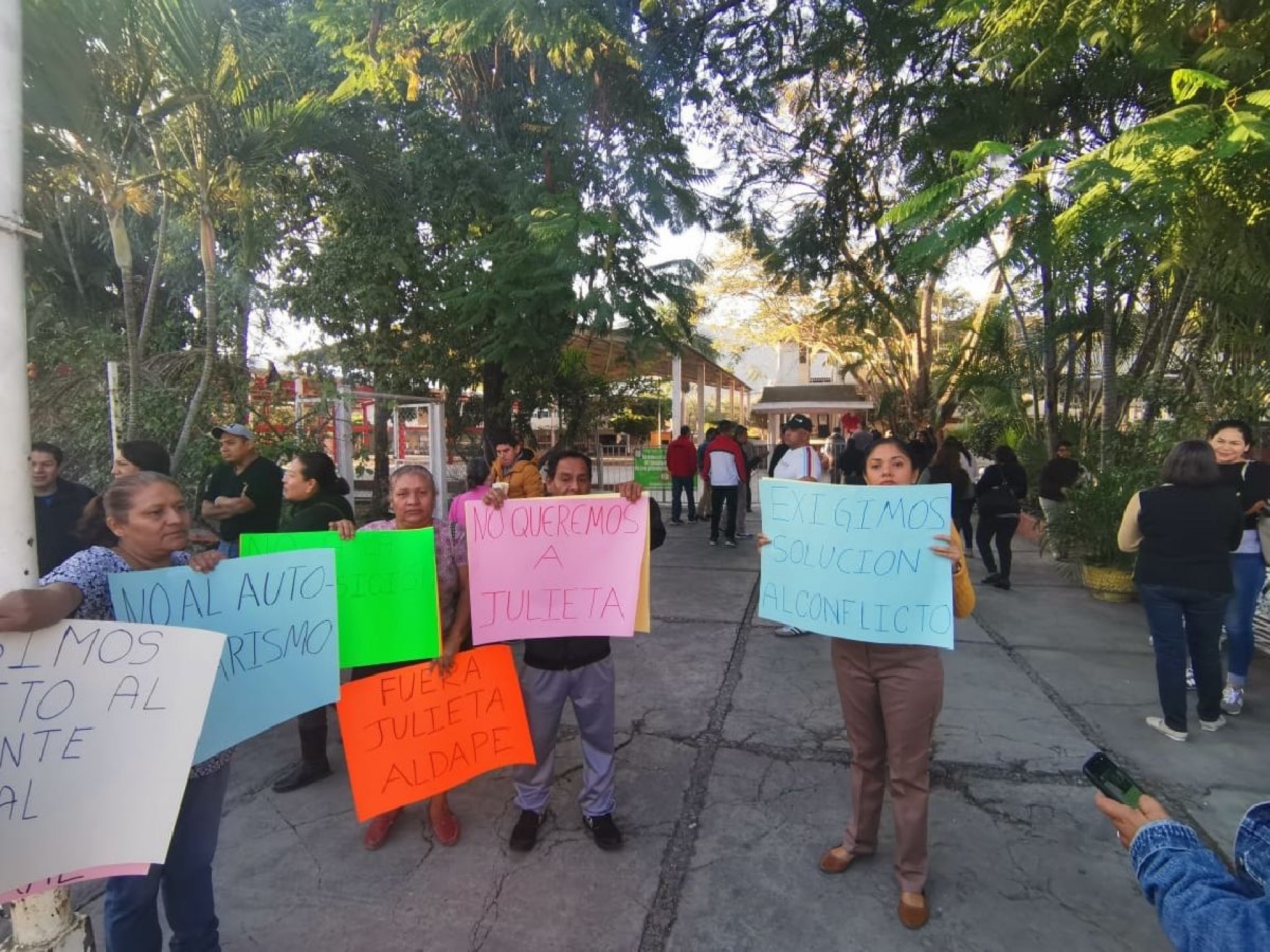 Impiden el acceso a la nueva directora de una secundaria en Tlaltizapán