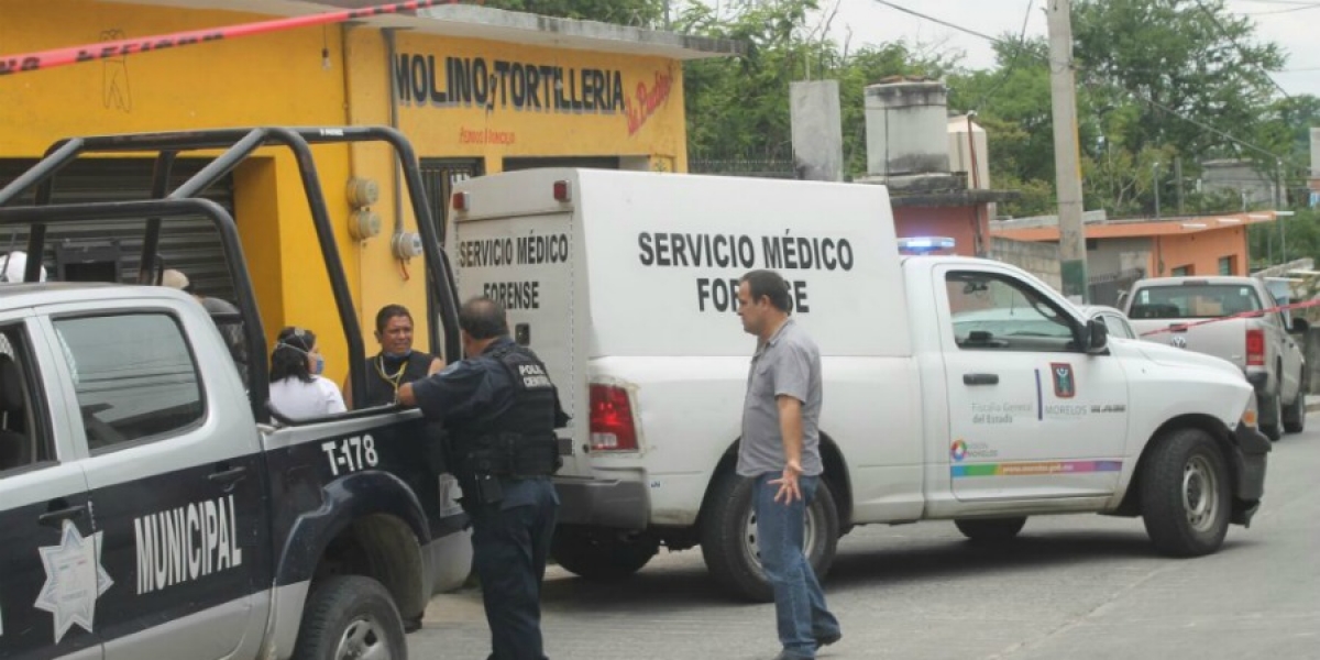 Encuentran el cadáver de un hombre en un consultorio, en Temixco