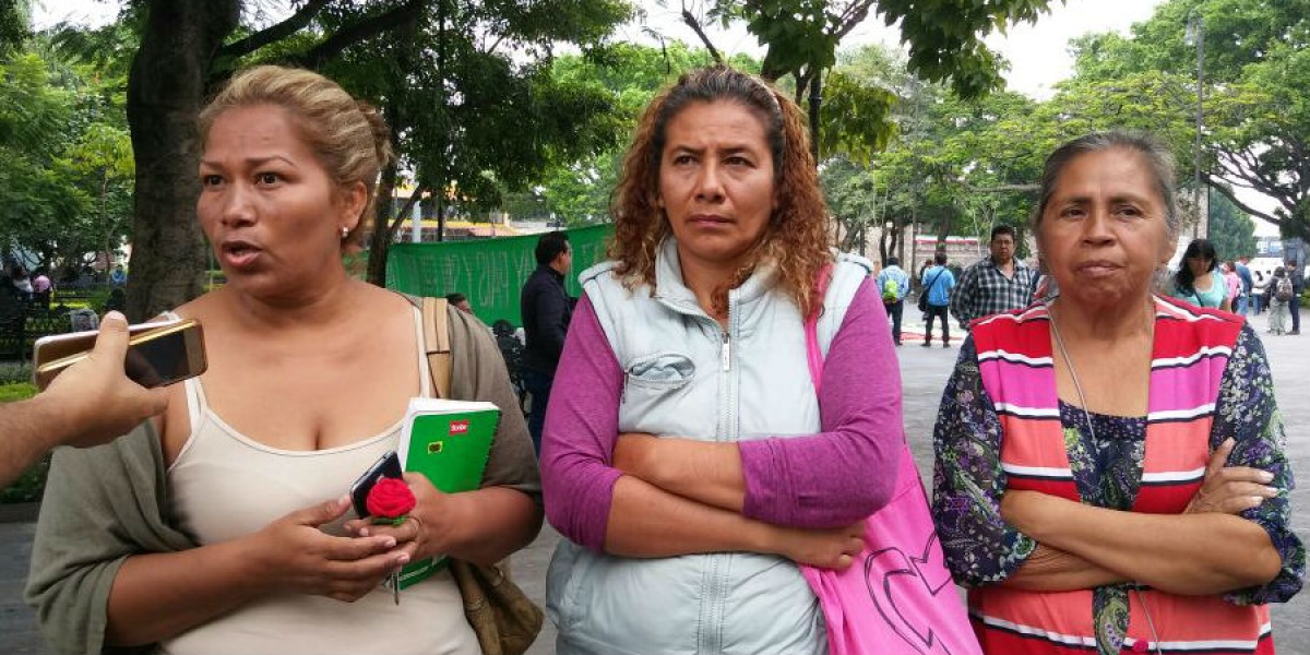 Denuncian vecinos de Acolapa falta de información sobre viviendas dañadas