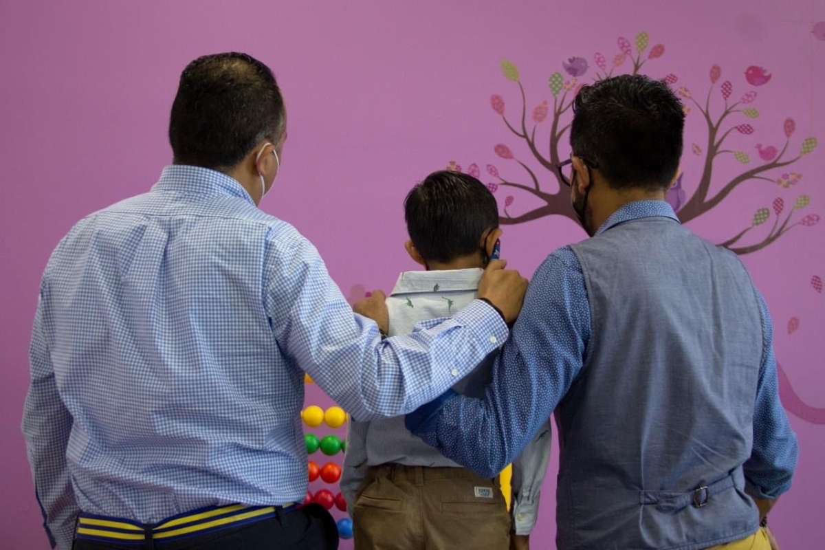 Otorgan en Morelos por primera vez adopción a pareja homoparental