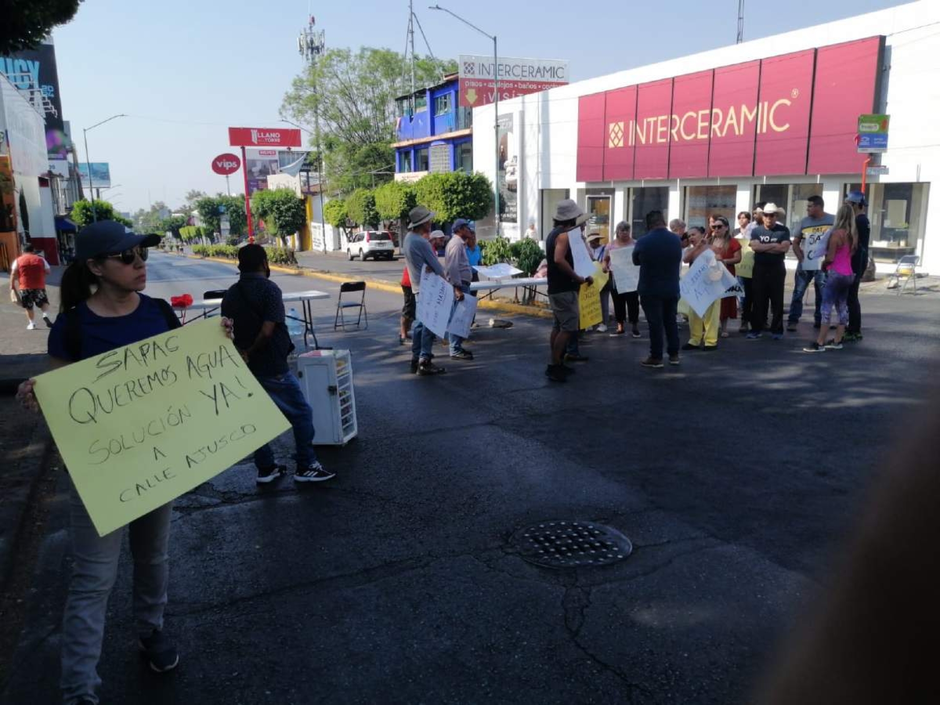 Bloquean la avenida Emiliano Zapata por falta de agua