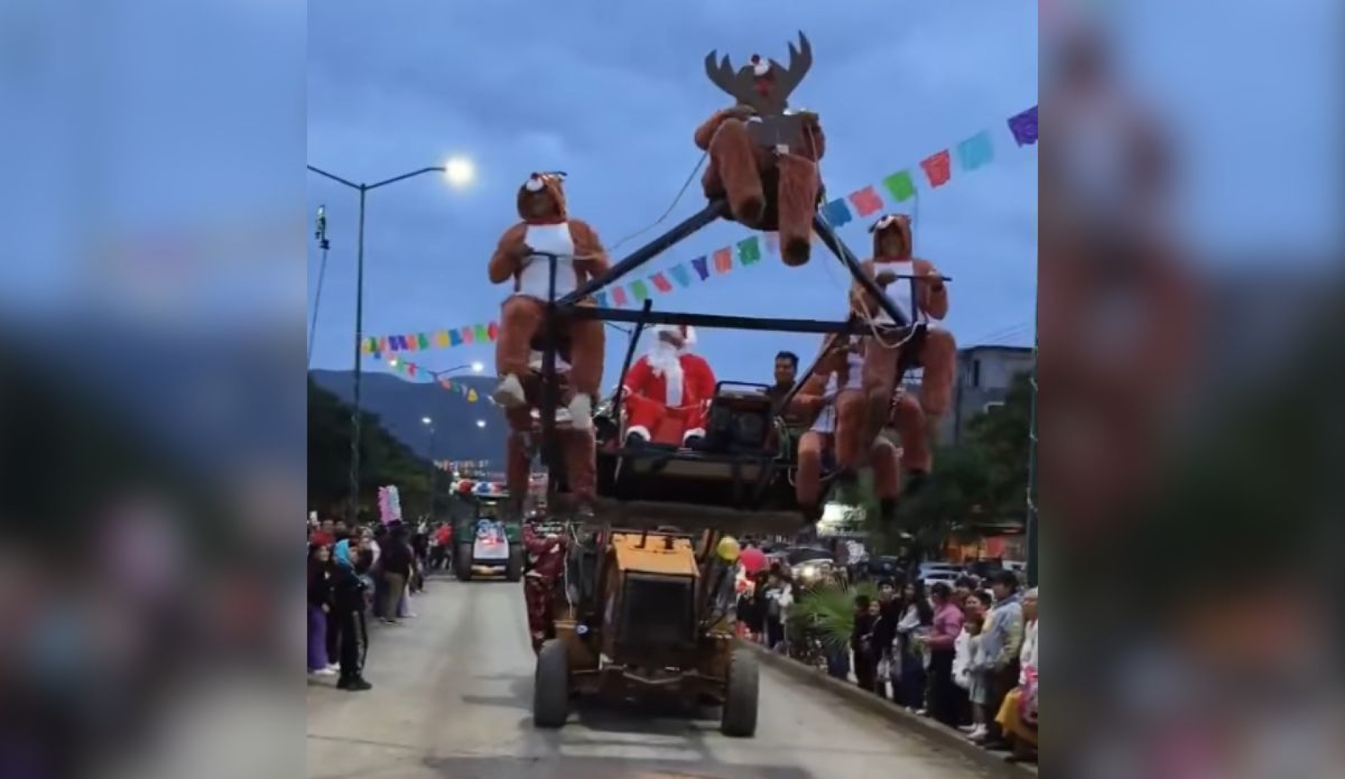 Retroexcavadora se transforma en trineo navideño y conquista redes sociales