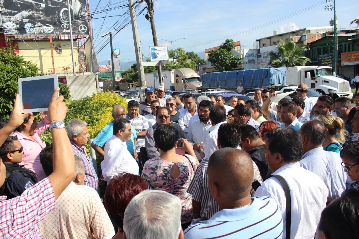 Darían prórroga de un año a taxistas “piratas” para renovar unidades