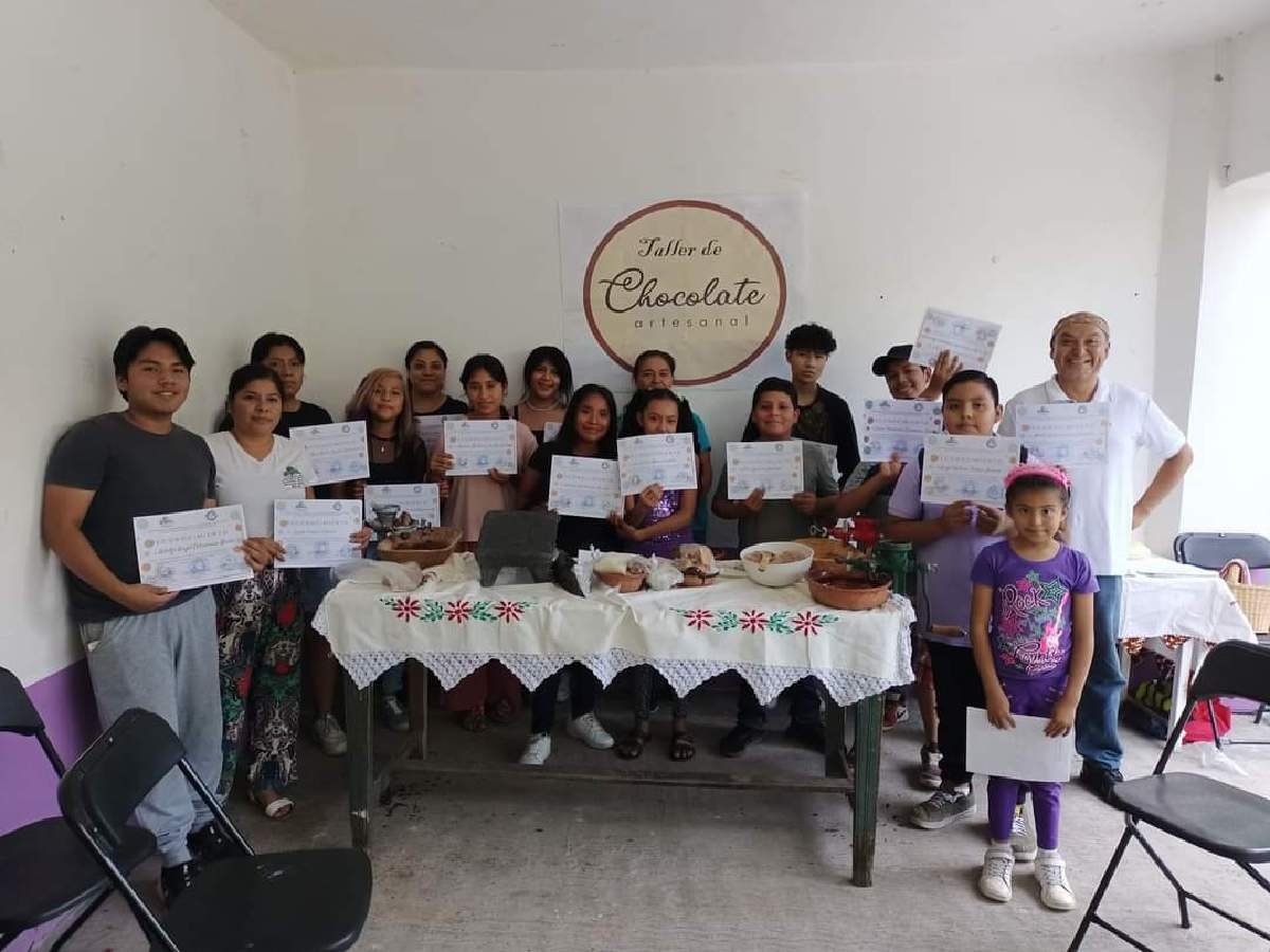 Realizan taller de chocolate artesanal en Coatetelco