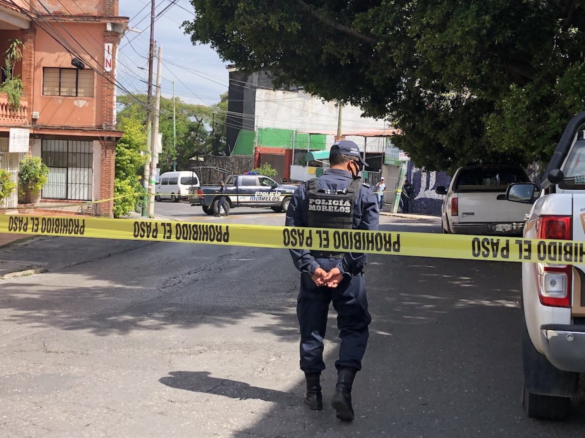 Abandonan una camioneta con un cadáver en la batea