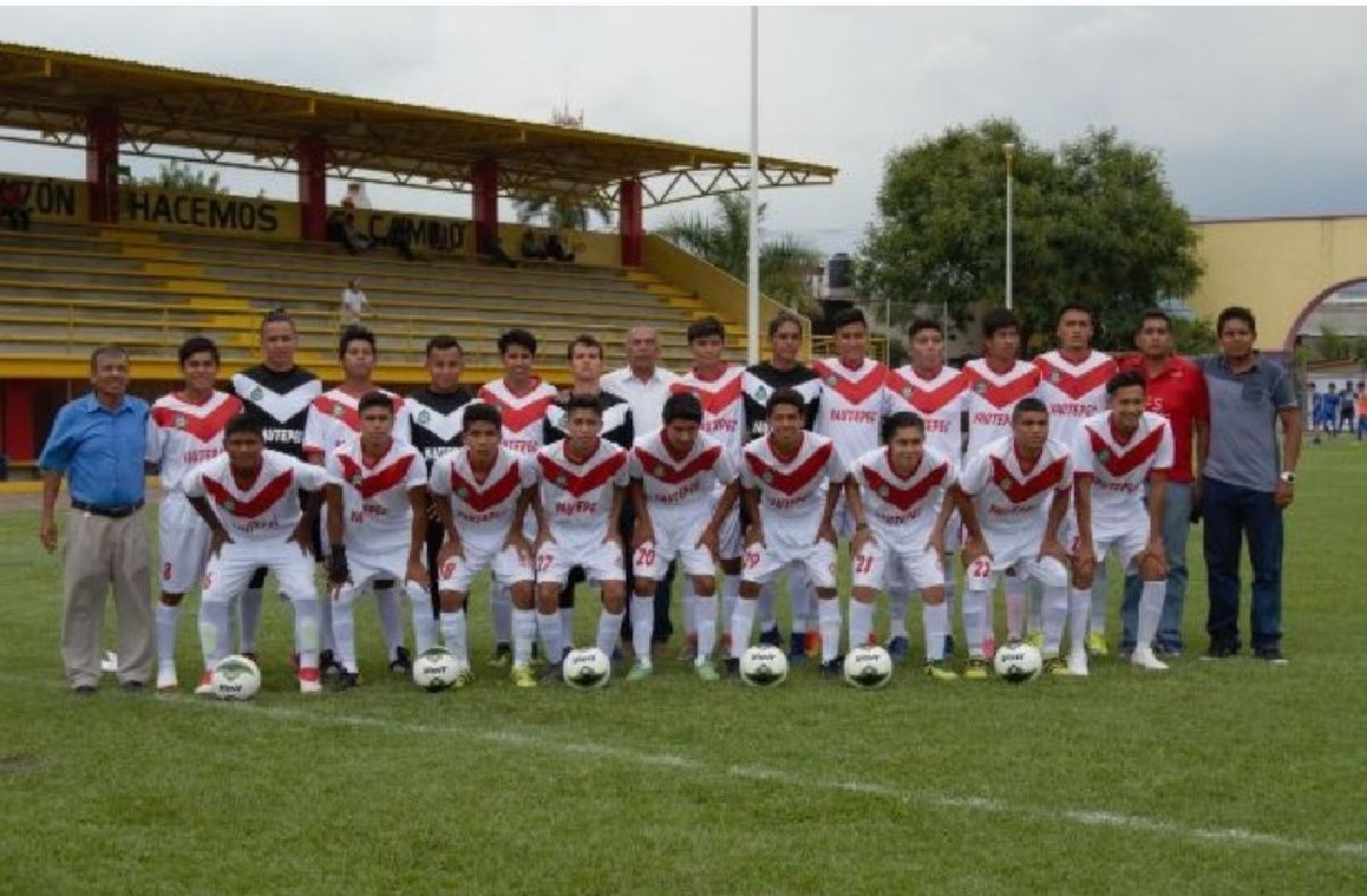 Presentan al equipo de fútbol “Los Chinelos de Yautepec”