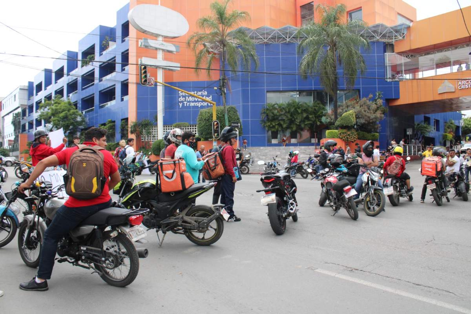 Protestan contra la detención de motocicletas