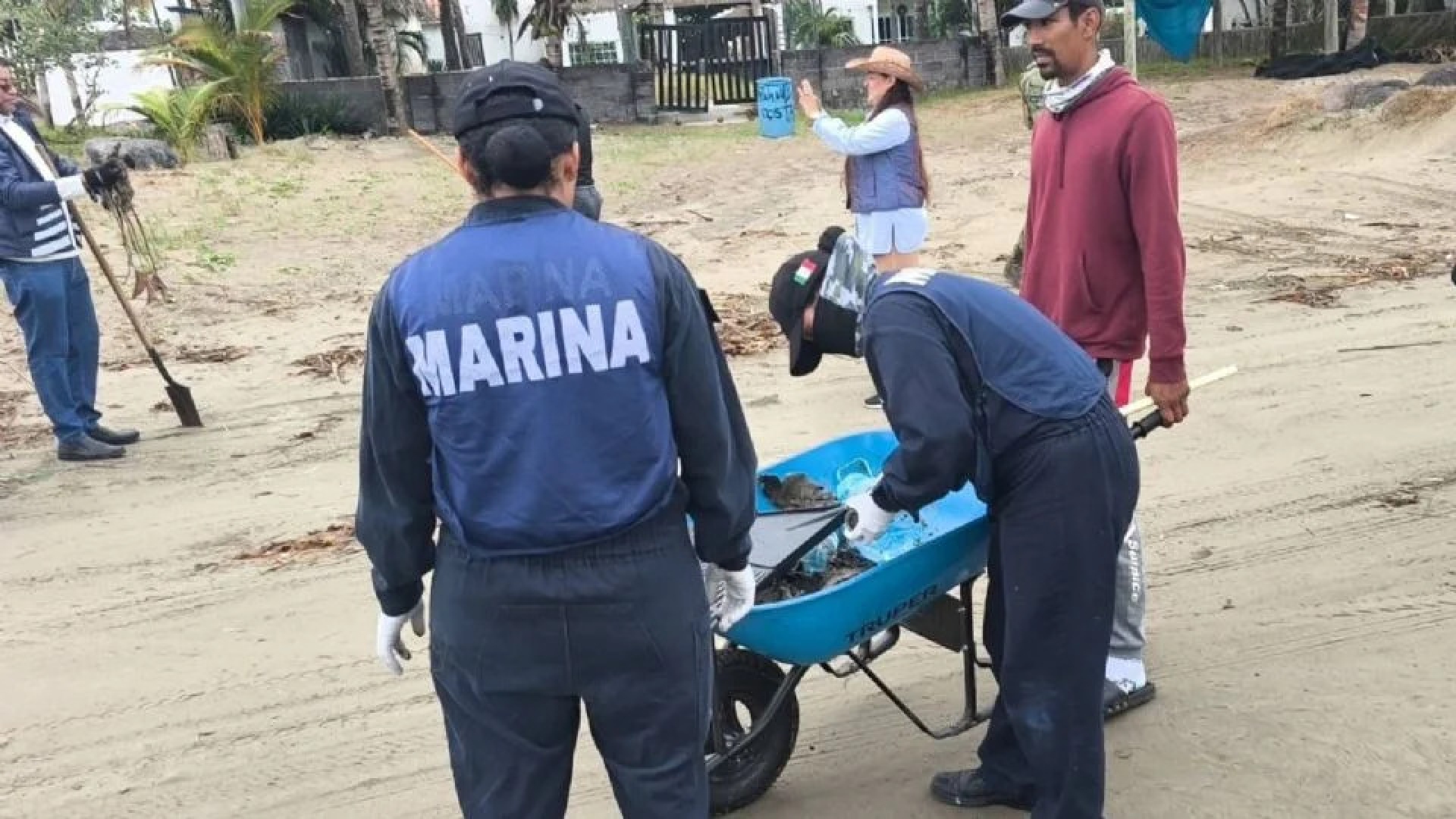 Retiran toneladas de hidrocarburos en costas de Veracruz y Tabasco