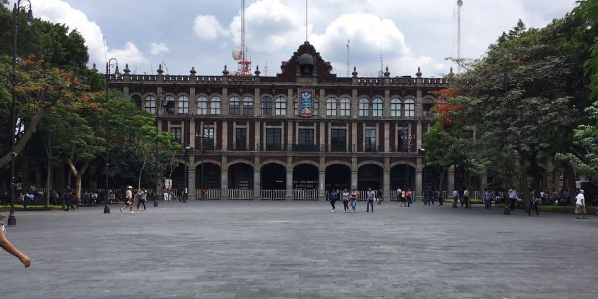Comerciantes exigen reapertura de negocios
