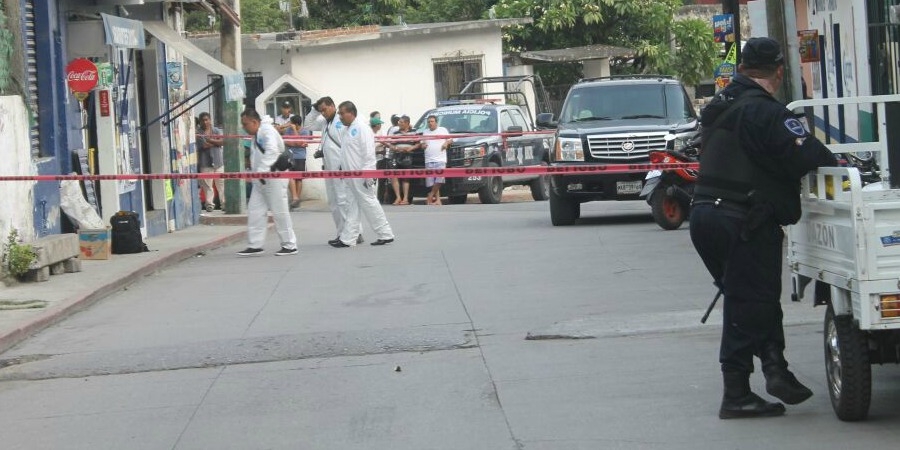 Mueren dos hombres y resulta herida una mujer tras ser atacados a balazos en Xochitepec