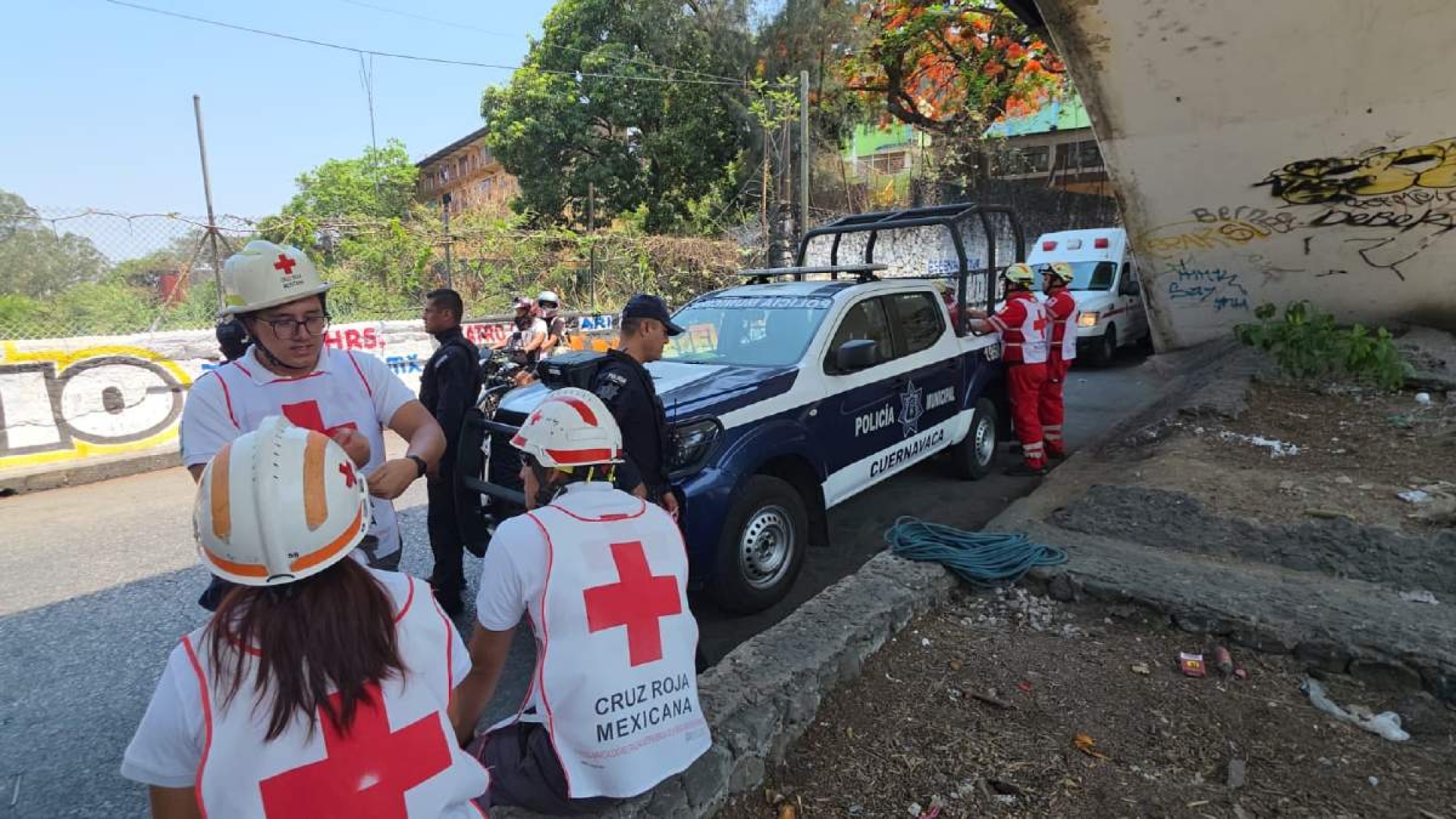 Hallan a indigente sin vida en barranca de Amanalco