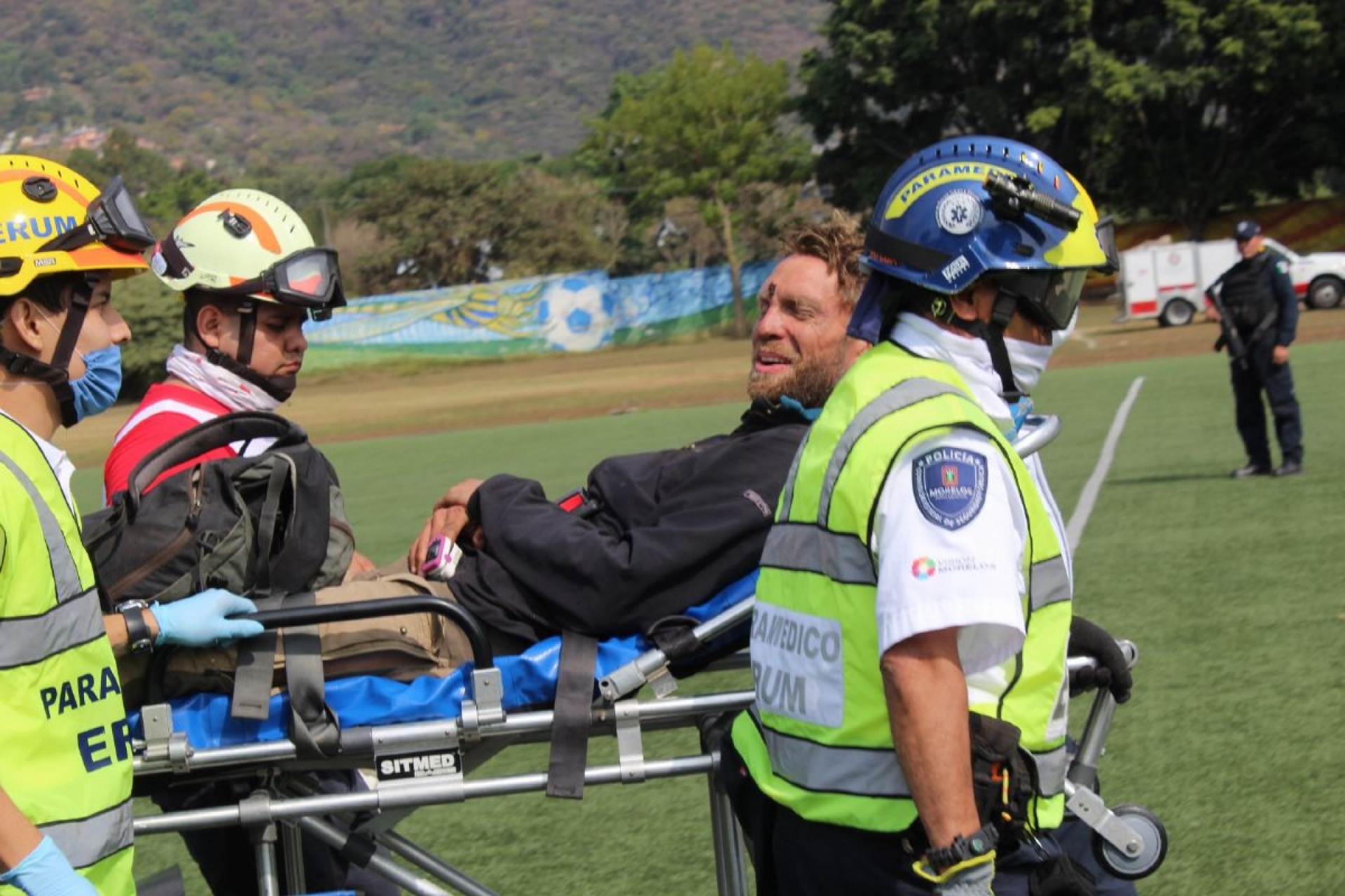 Rescatan a alemán que se cayó a una cañada de Tepoztlán