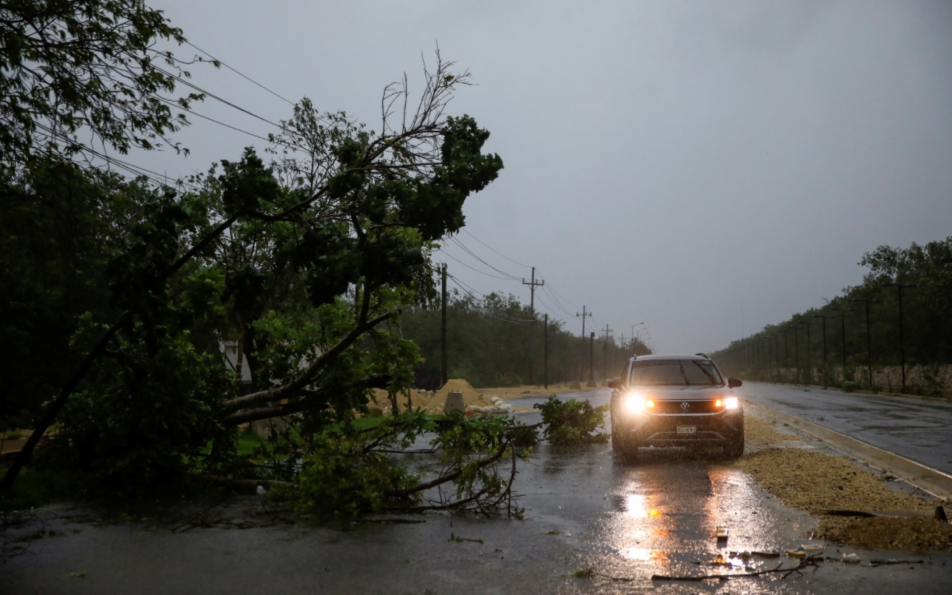 Quintana Roo en fase de auxilio tras paso del huracán 'Beryl'