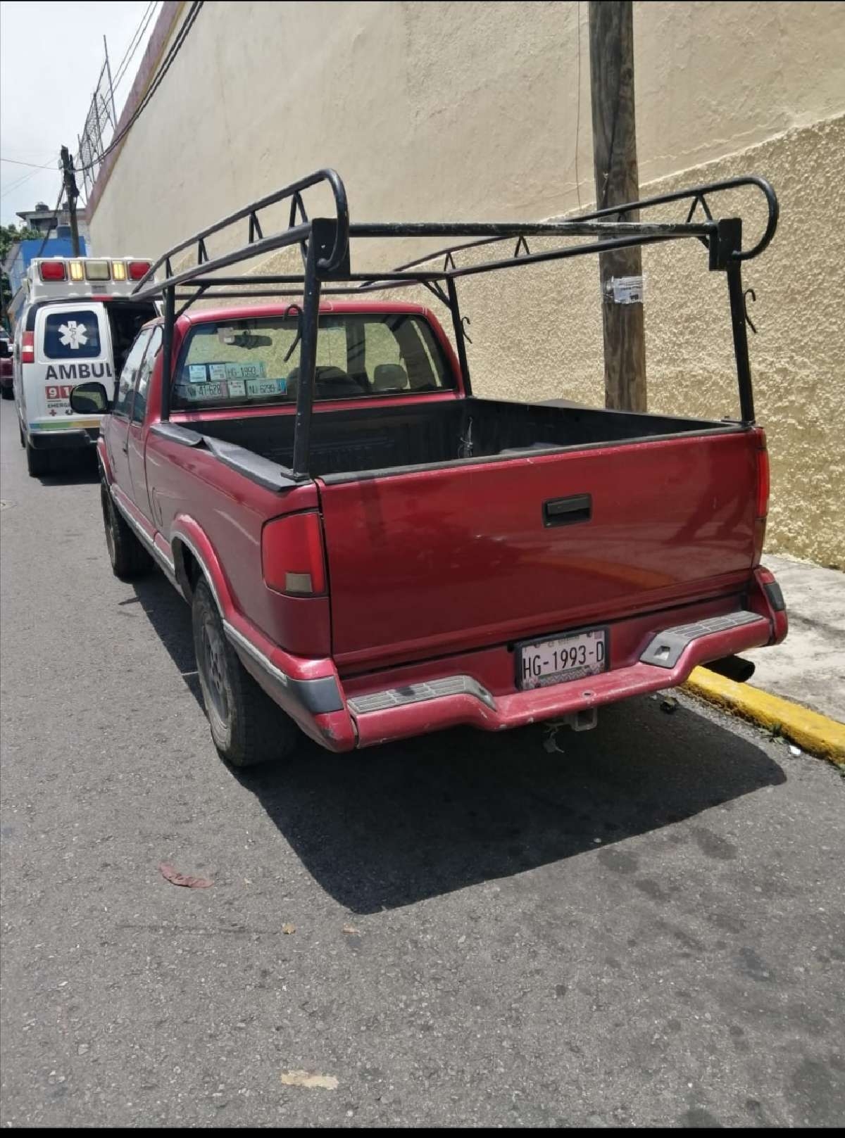 Motociclista herido en el choque con una camioneta