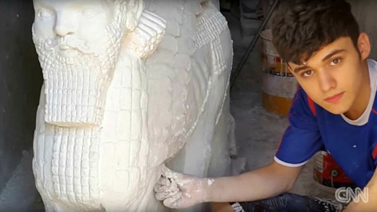 Este joven de 17 años está reconstruyendo las obras de arte destruidas por integristas islámicos