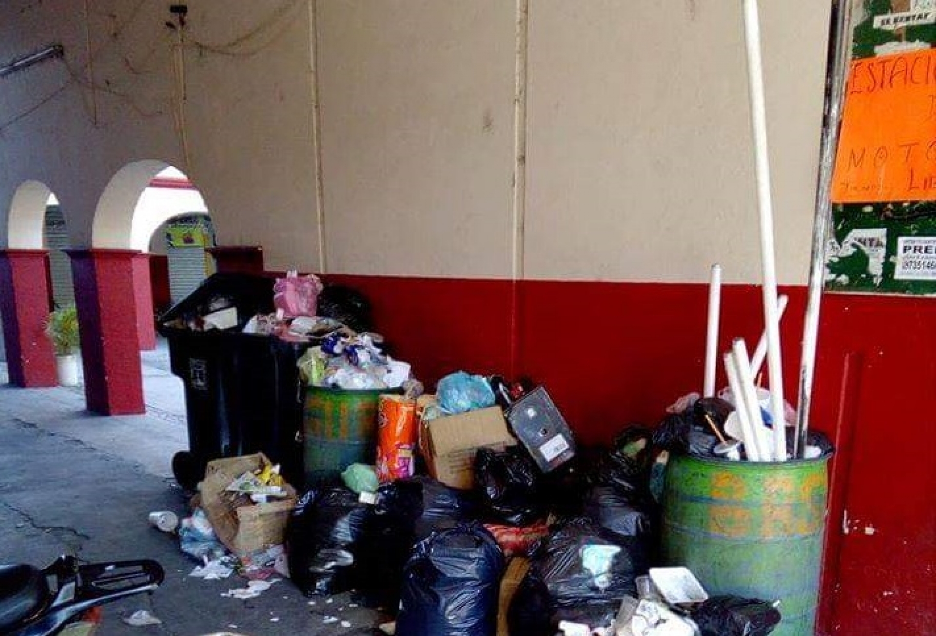 Por falta de servicio de recolección, basura inunda calles de Cuautla