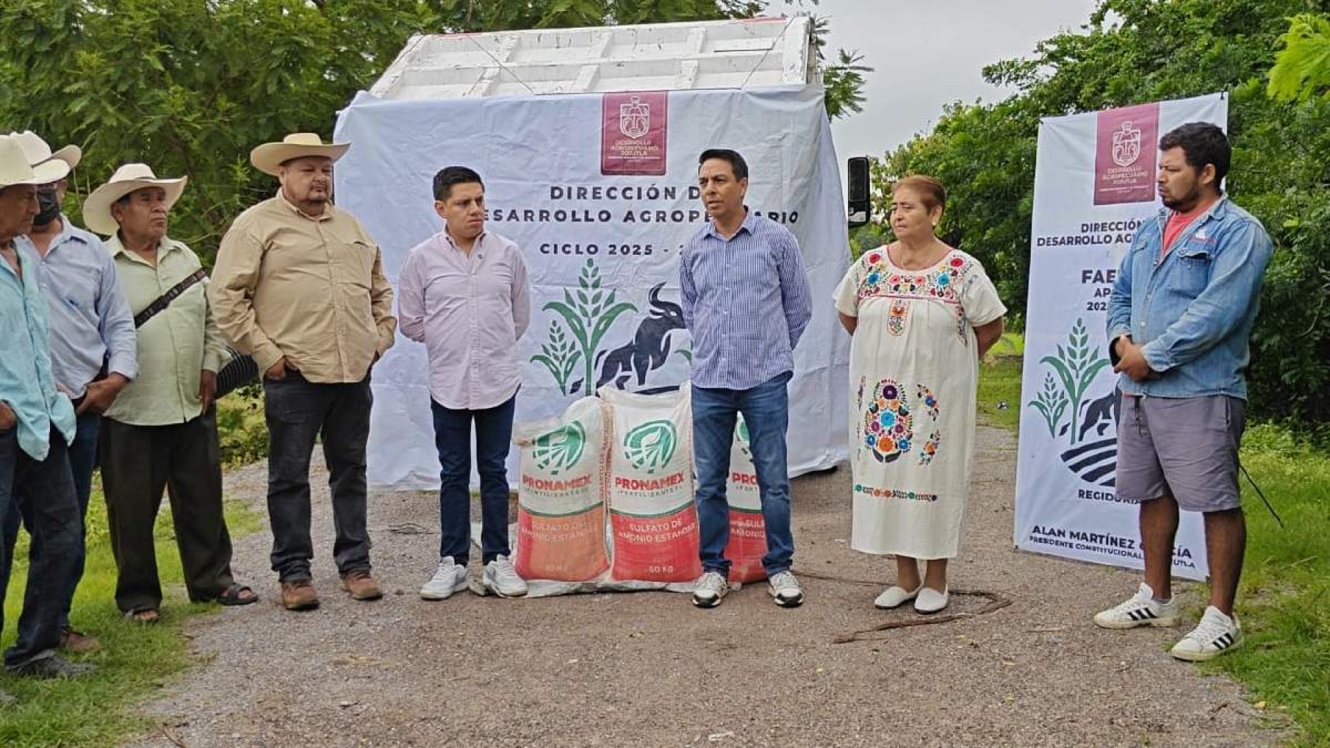 Ayuntamiento de Jojutla entrega fertilizante a productores pacholeros de Jojutla