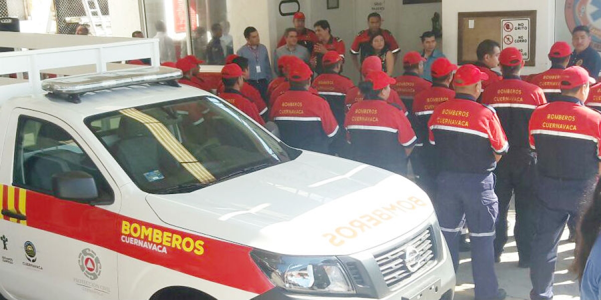 Entregan nueva camioneta a Bomberos de Cuernavaca