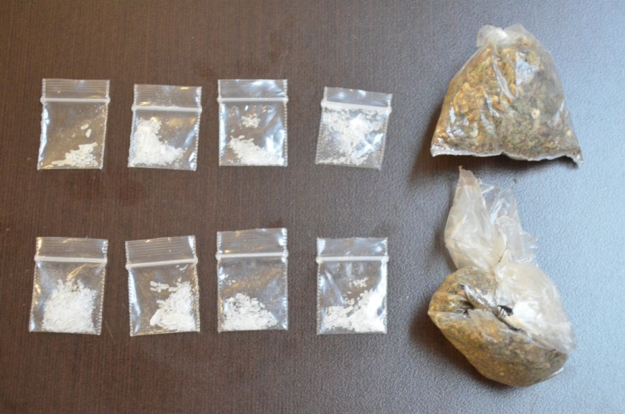 Detienen a dos hombres con “cristal” y marihuana