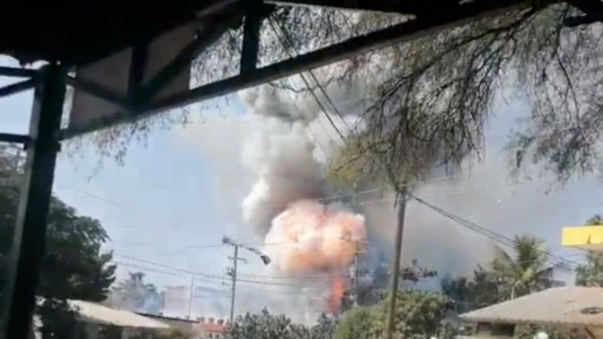 Explota bodega de pirotecnia clandestina en Apatzingán, Michoacán