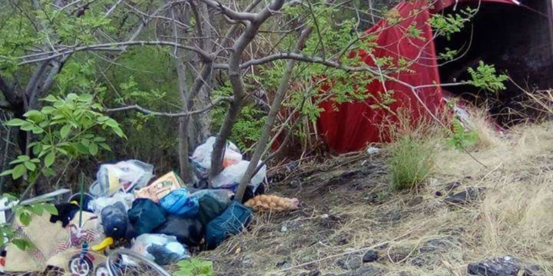 11 peregrinos resultaron lesionados tras volcadura de vehículo en la carretera Axochiapan-Chiautla