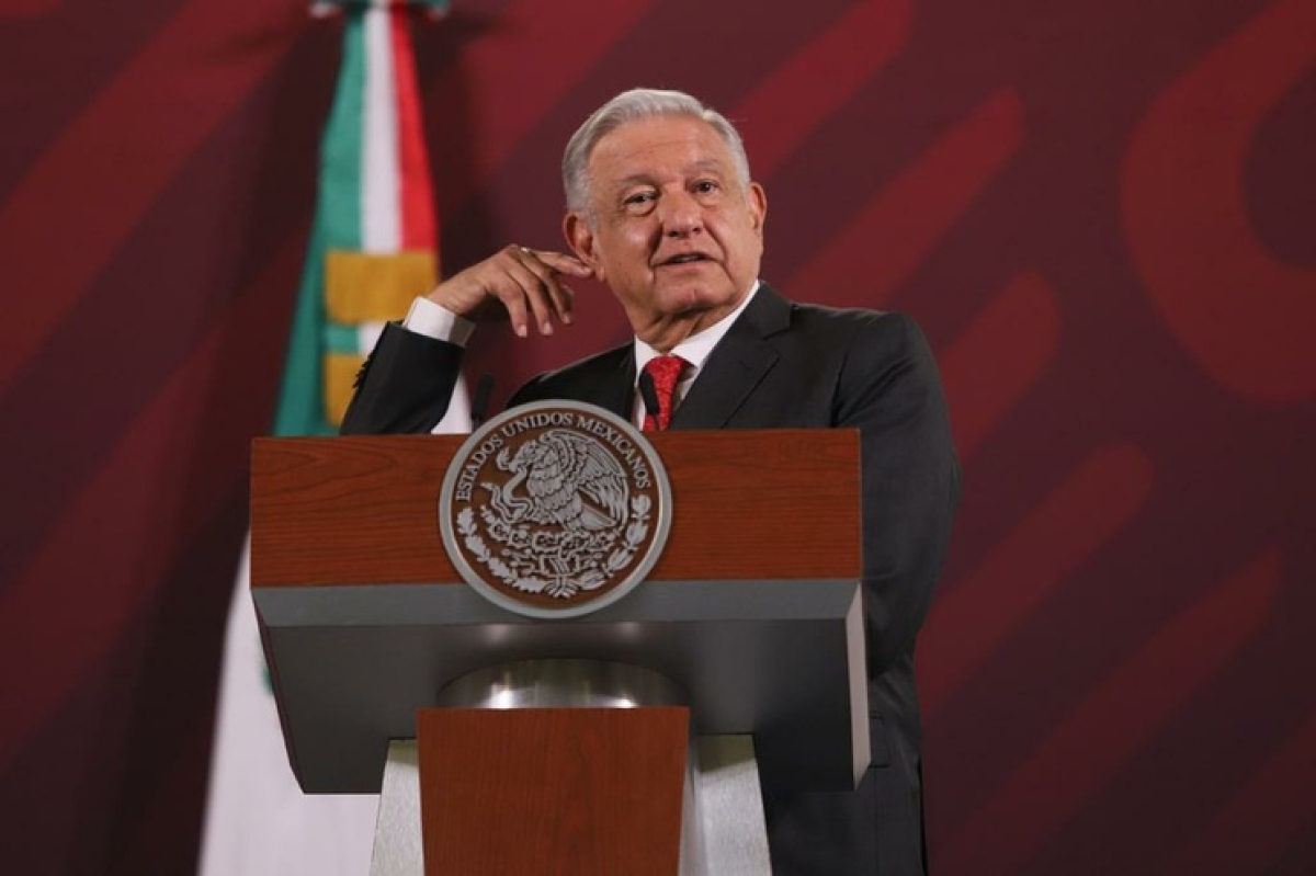 AMLO pide a INE que lo deje expresarse: ‘Libertad, libertad’