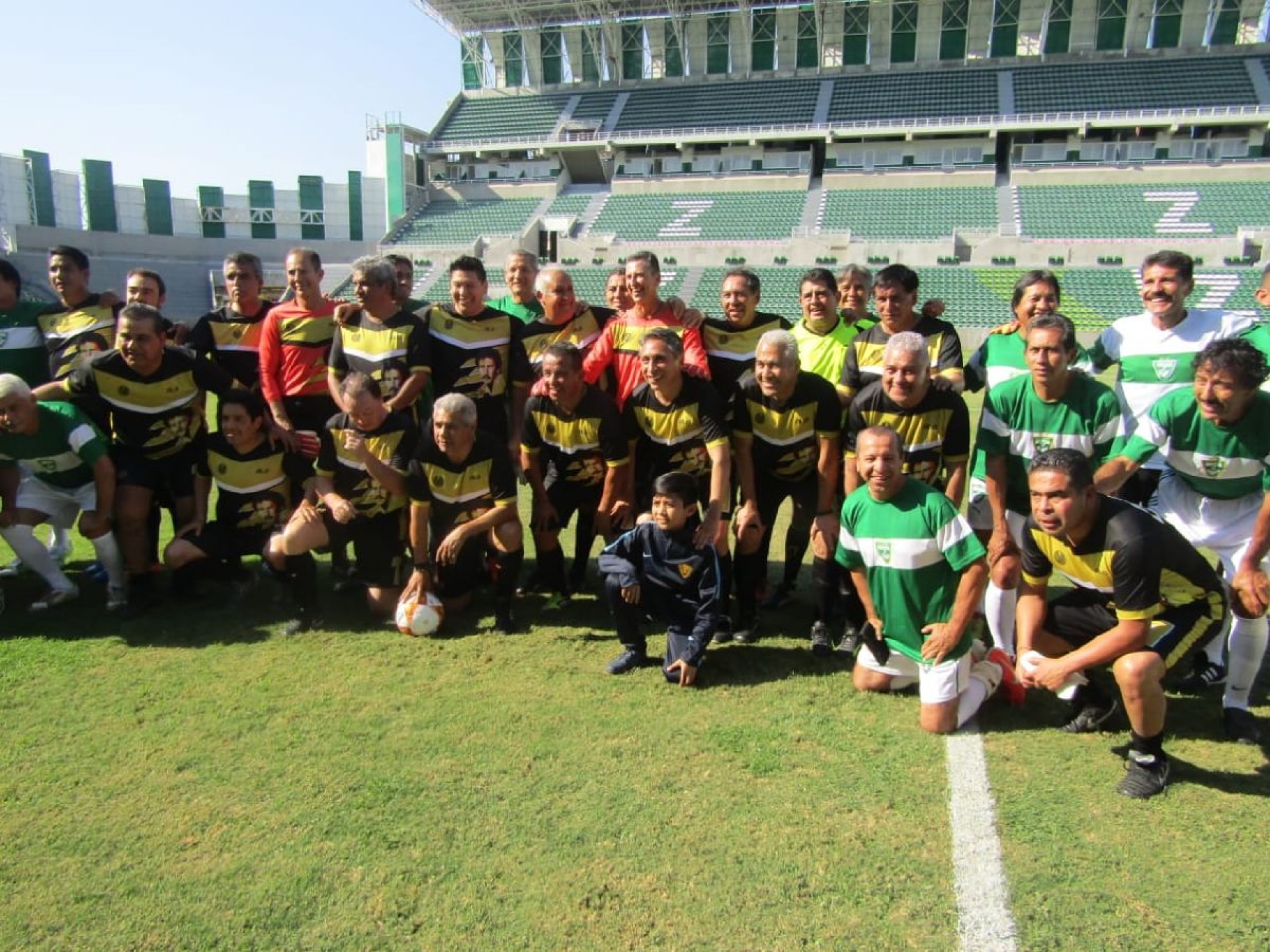 Se lucen Amigos de Pablo Larios y Veteranos de Zacatepec