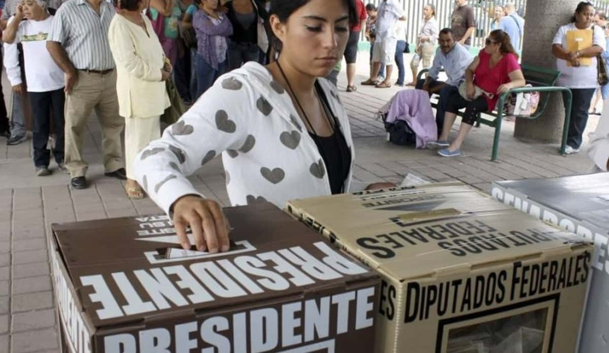 JÓVENES POLÍTICOS O APOLITICOS ANTE MÉXICO