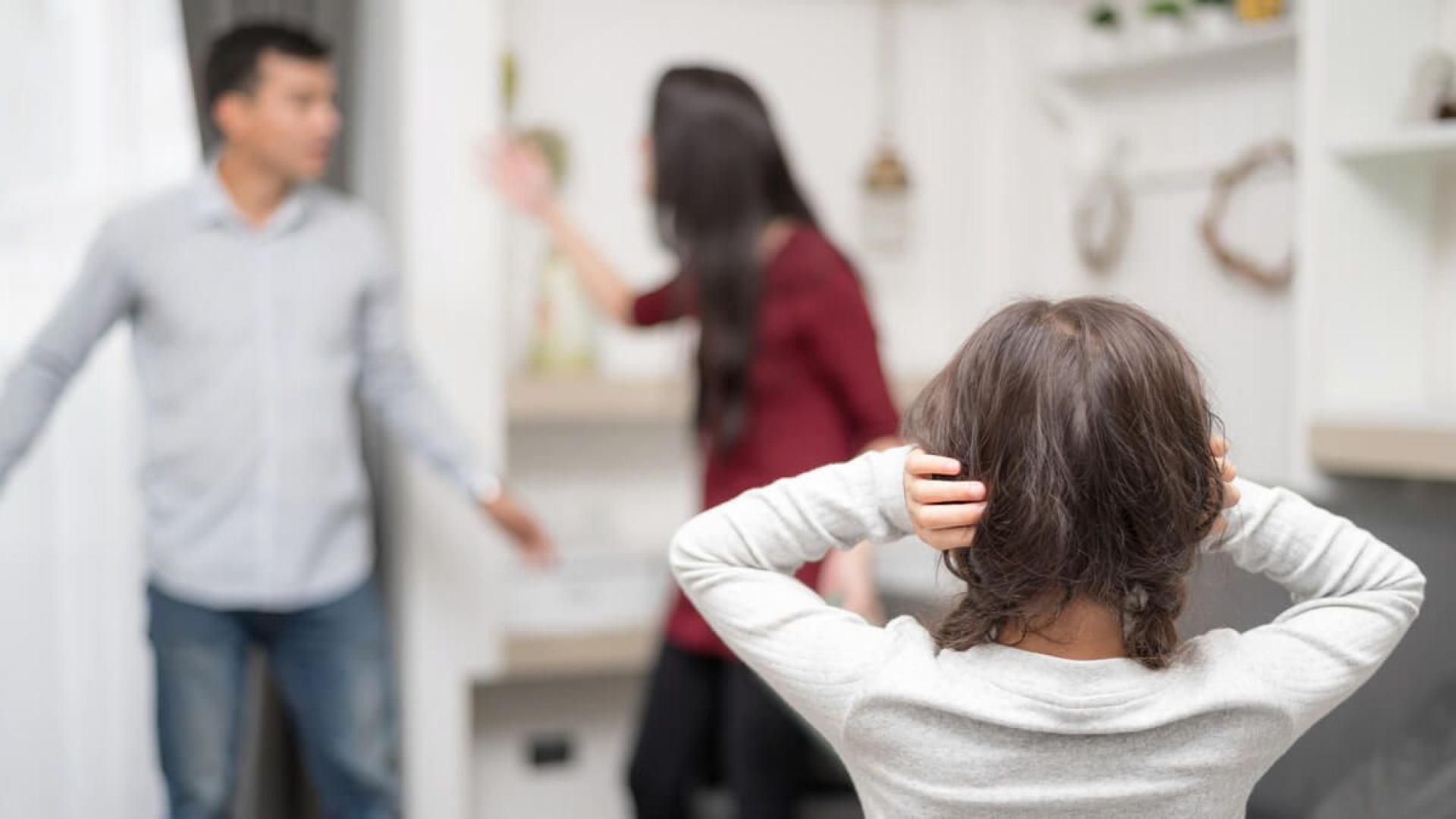 Cónyuges e hijos violentos perderán derecho a alimentos y herencia
