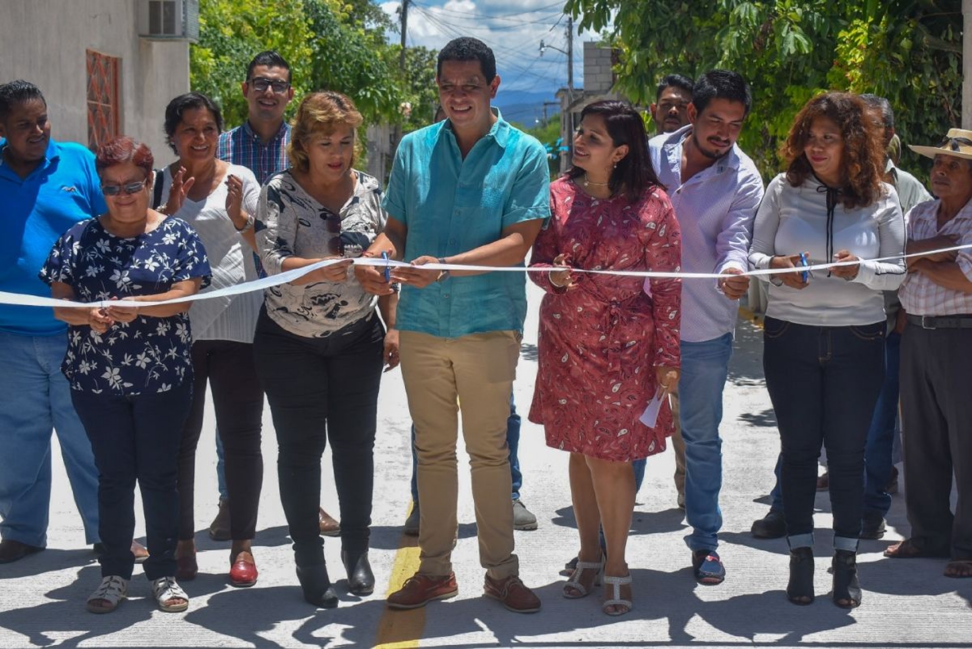 Inauguran autoridades pavimentación de calle en Jojutla