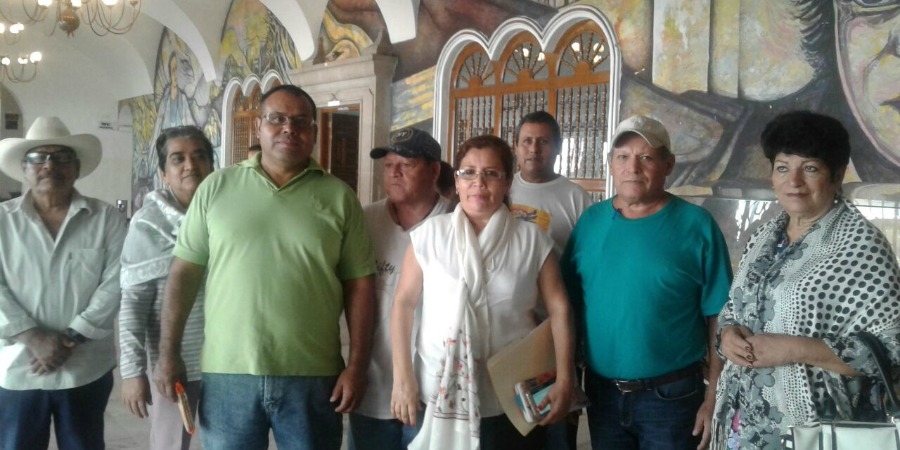 Exigen trabajadores jubilados del Ayuntamiento de Puente de Ixtla pago de aguinaldo
