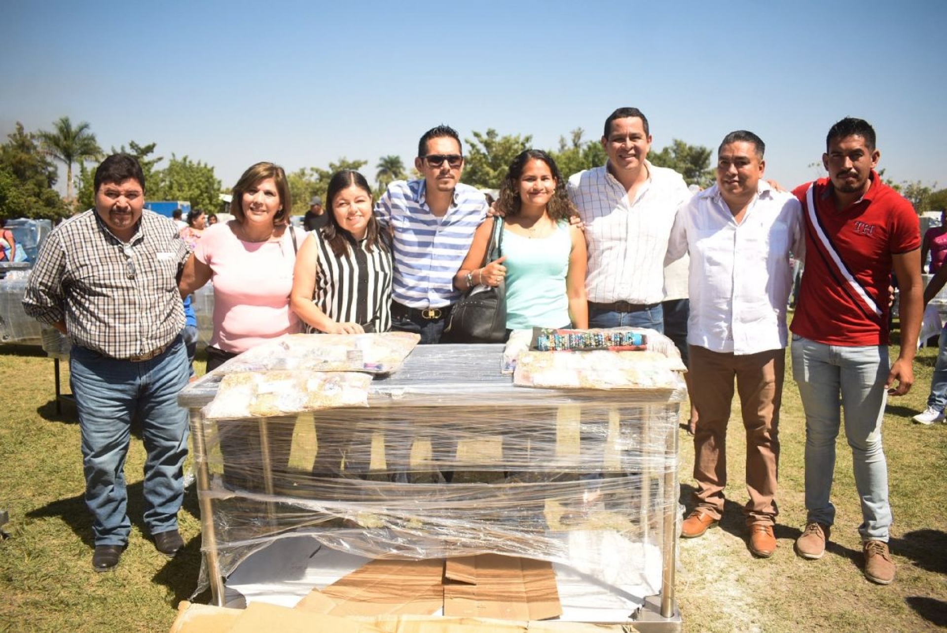 Entregan apoyos a artesanos y productores de Jojutla