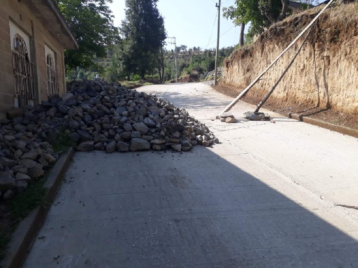 Piden habitantes de Hueyapan acelerar mejoramiento de caminos