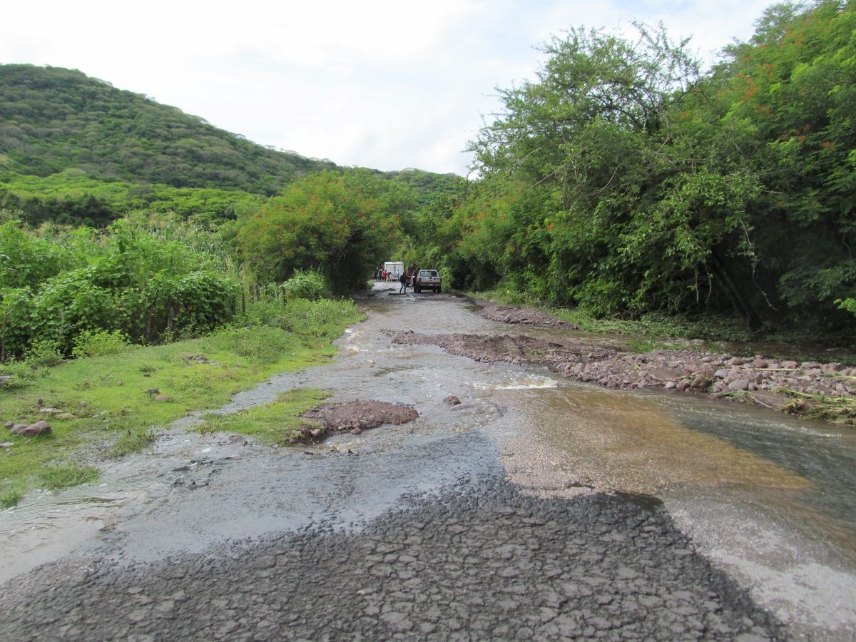 Lluvias dificultan a niños tomar clases
