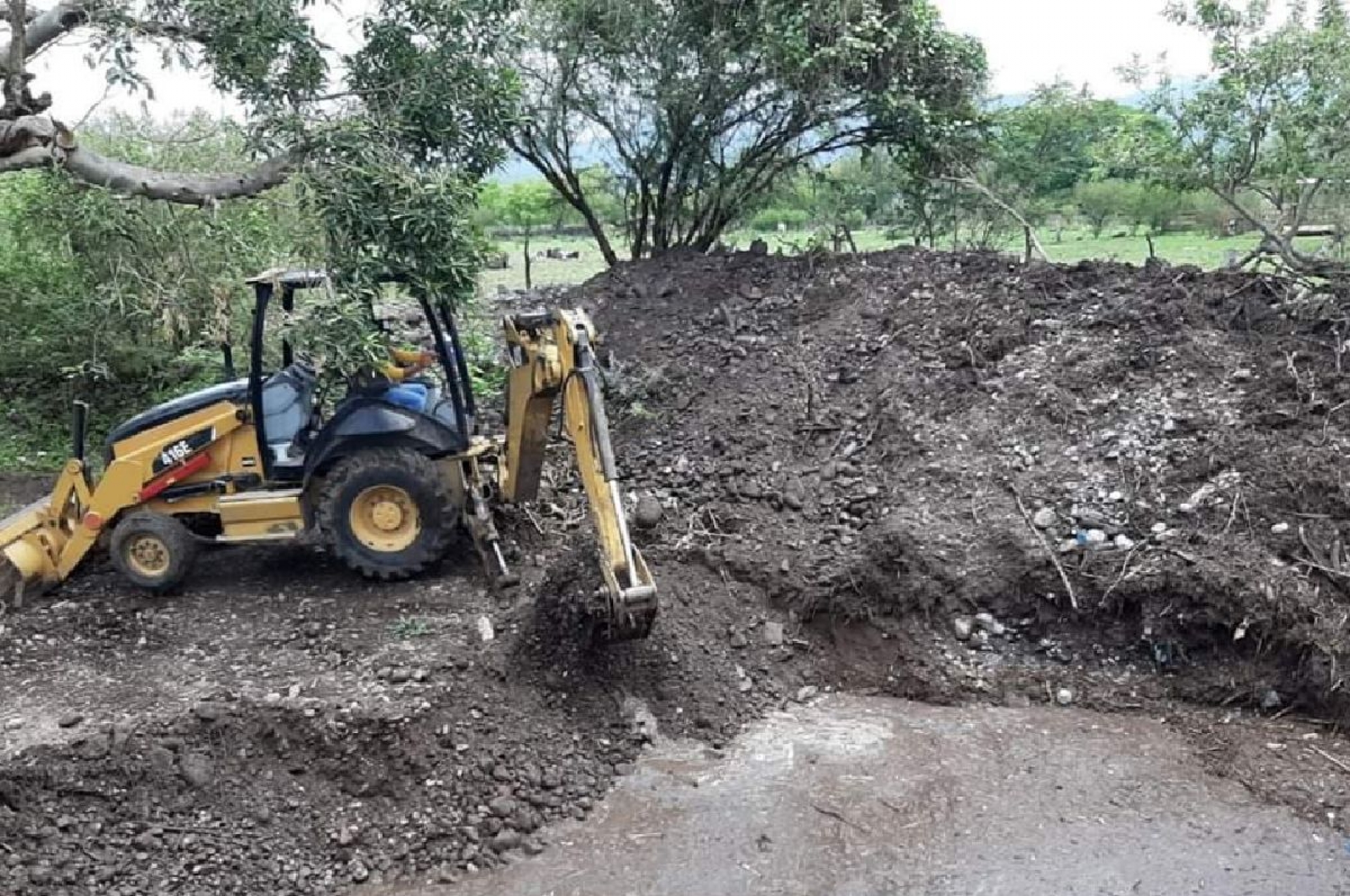Realizan trabajos para disminuir inundaciones en Miacatlán