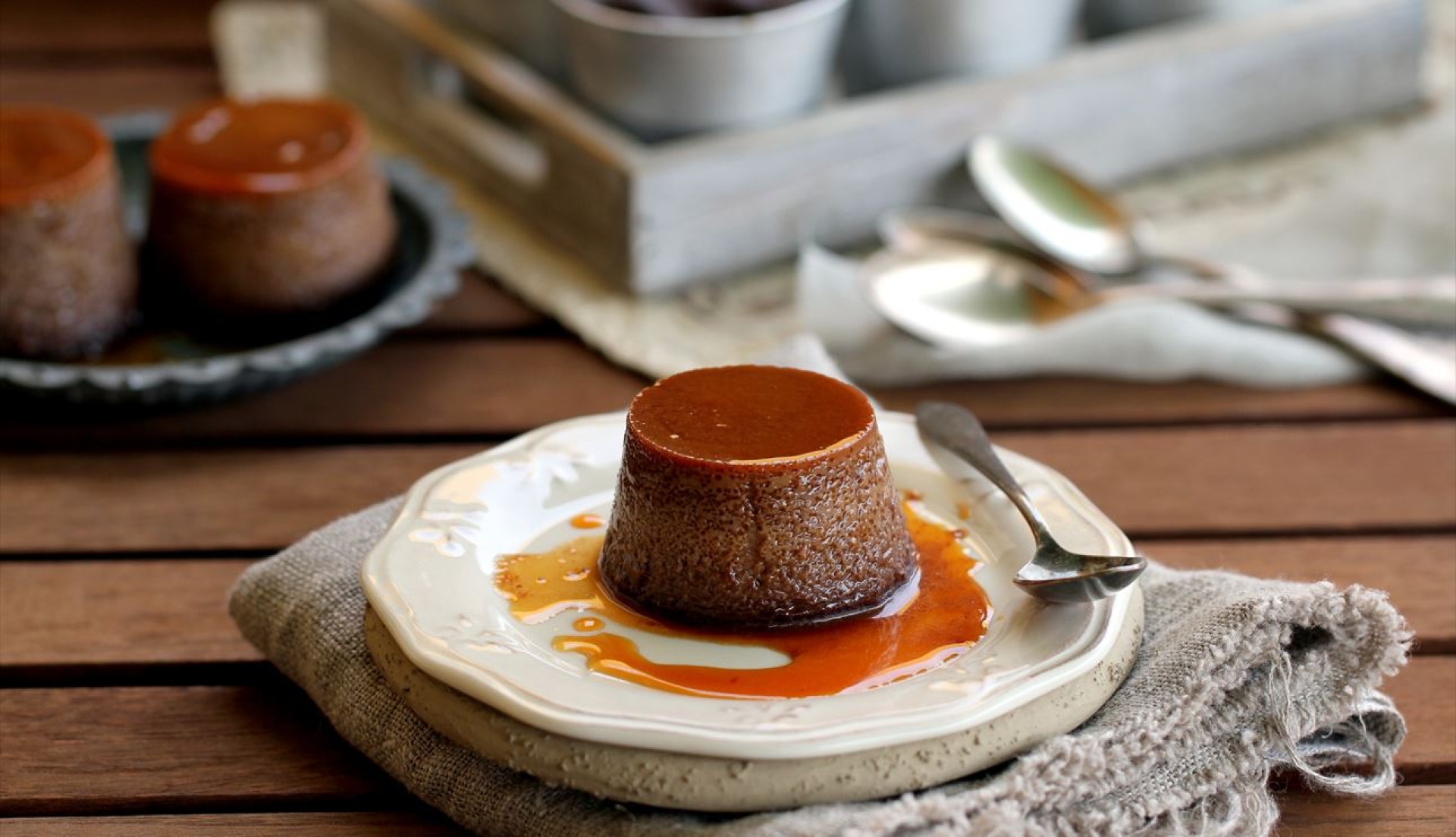 ¿Antojo de un postre? Prepara un delicioso flan de chocolate en solo 5 minutos
