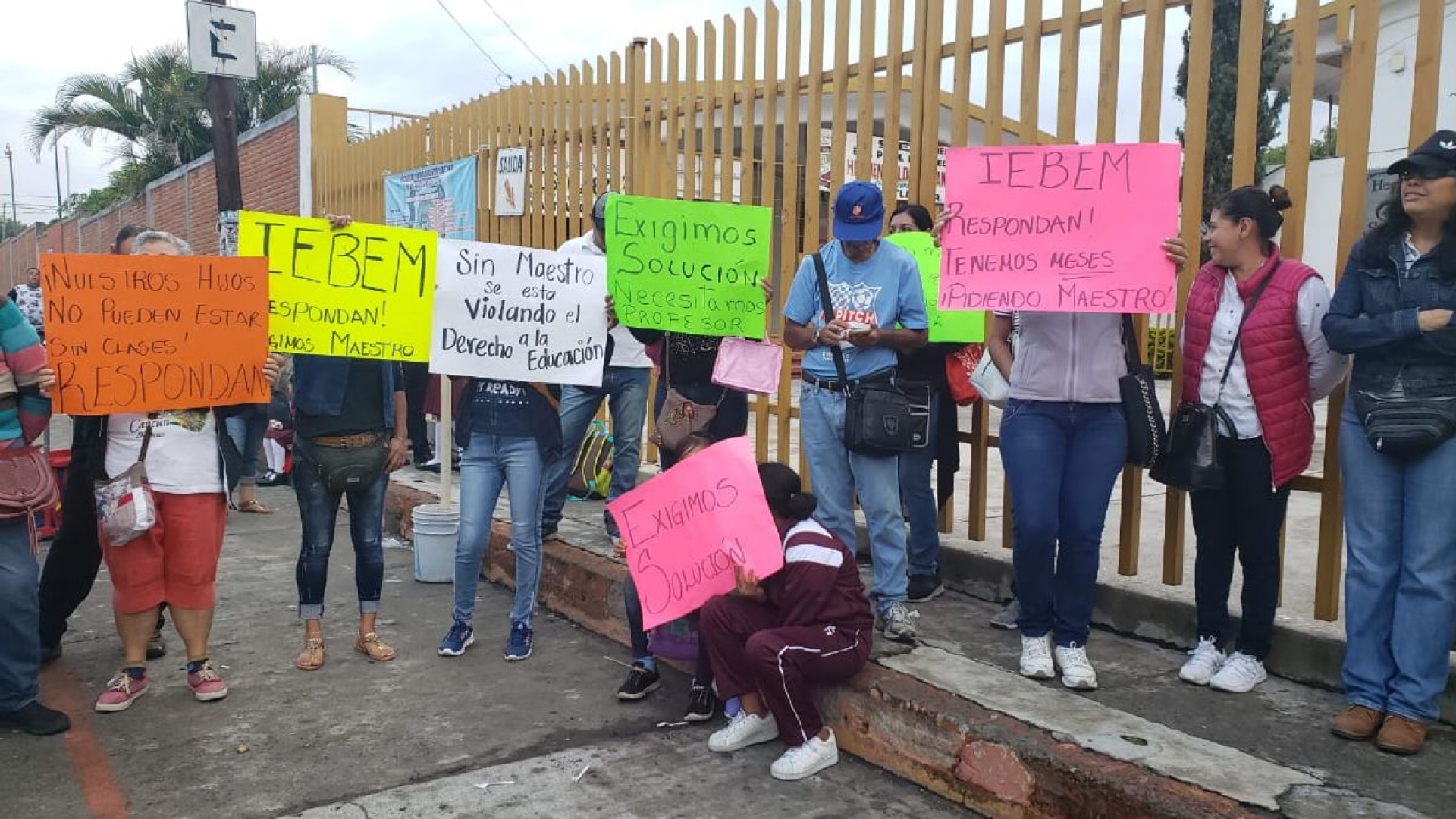 Exigen designación de un profesor para primaria de Cuautla