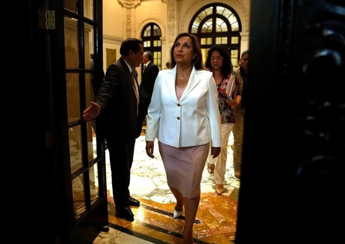 Dina Boluarte, presidenta de Perú, declara por acusaciones de genocidio