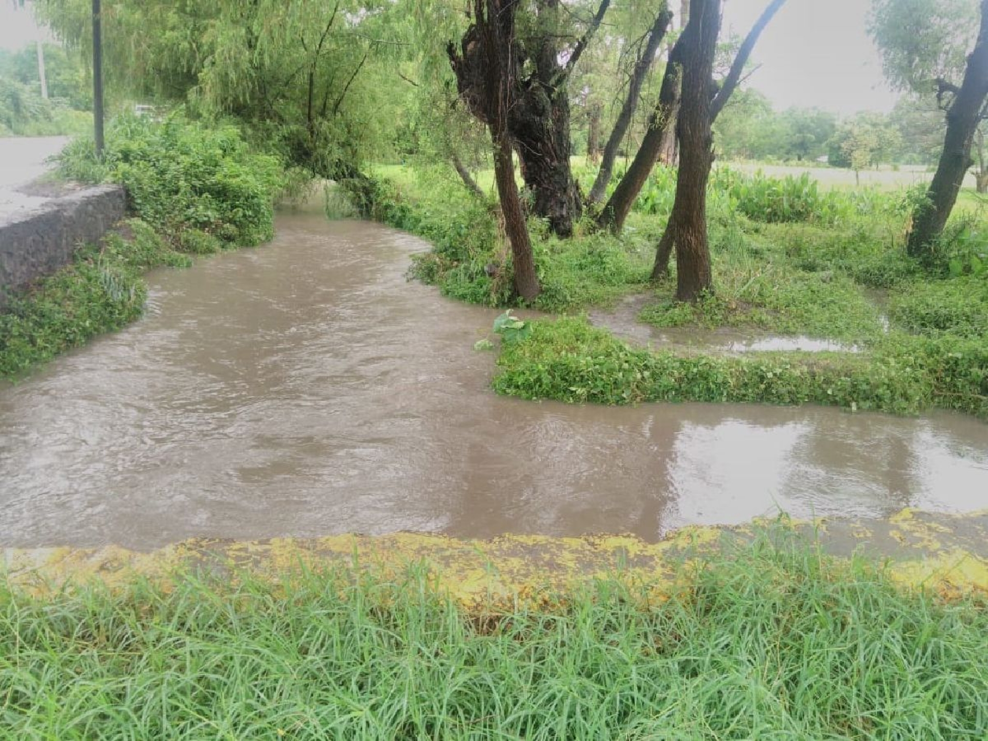 Crece el cauce de los ríos en Tlaltizapán