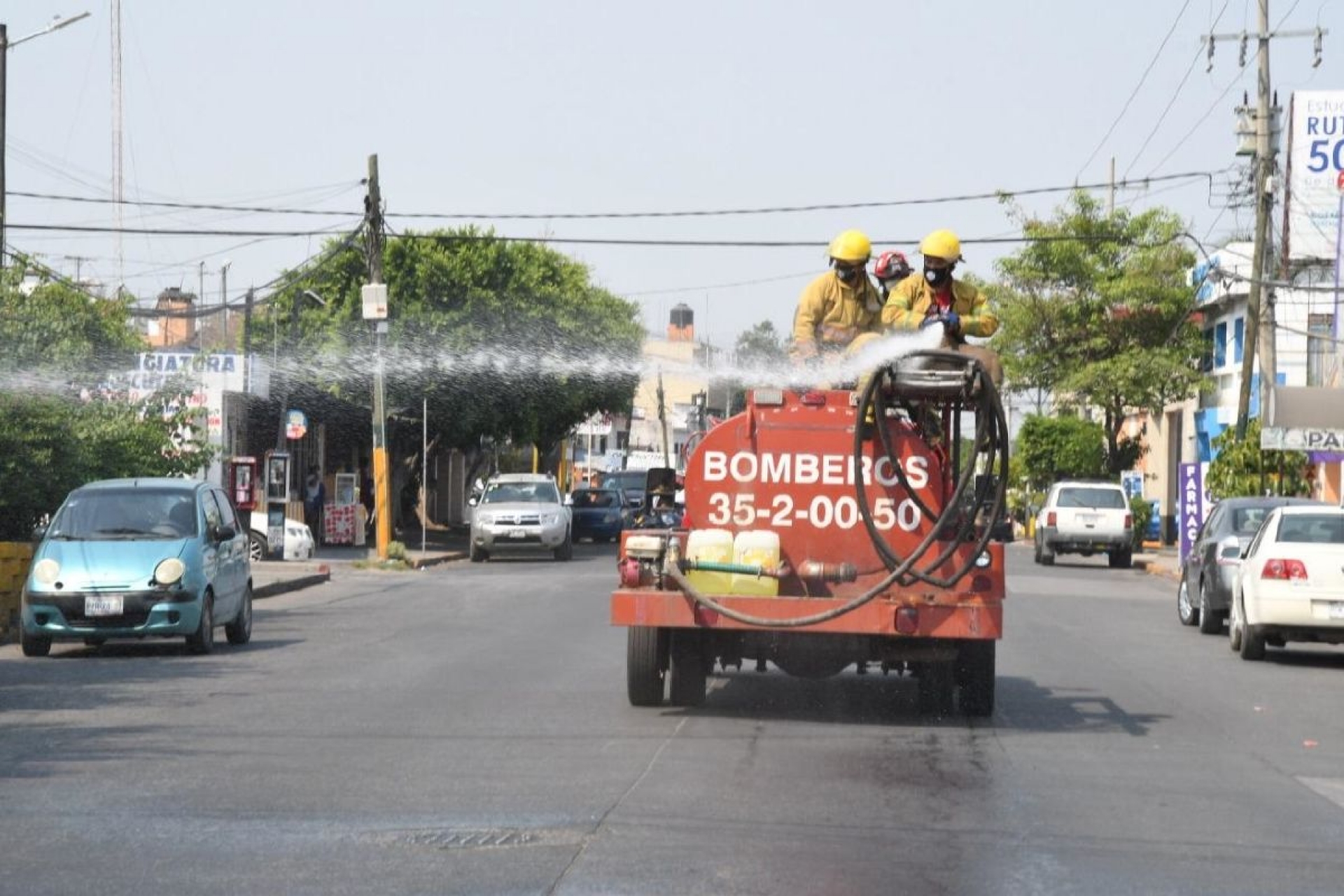 Desinfectan un tramo de la avenida Insurgentes de Cuautla