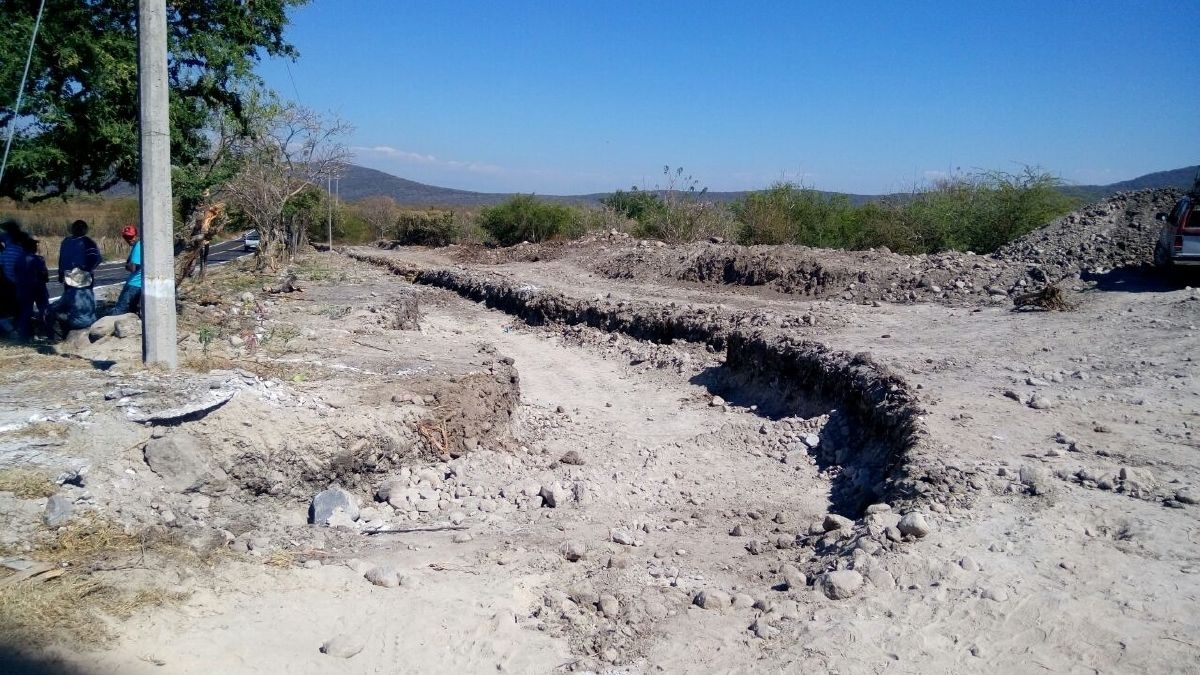 Ayer se retomaron trabajos para encausar las aguas del Cefereso de Michapa a un terreno particular