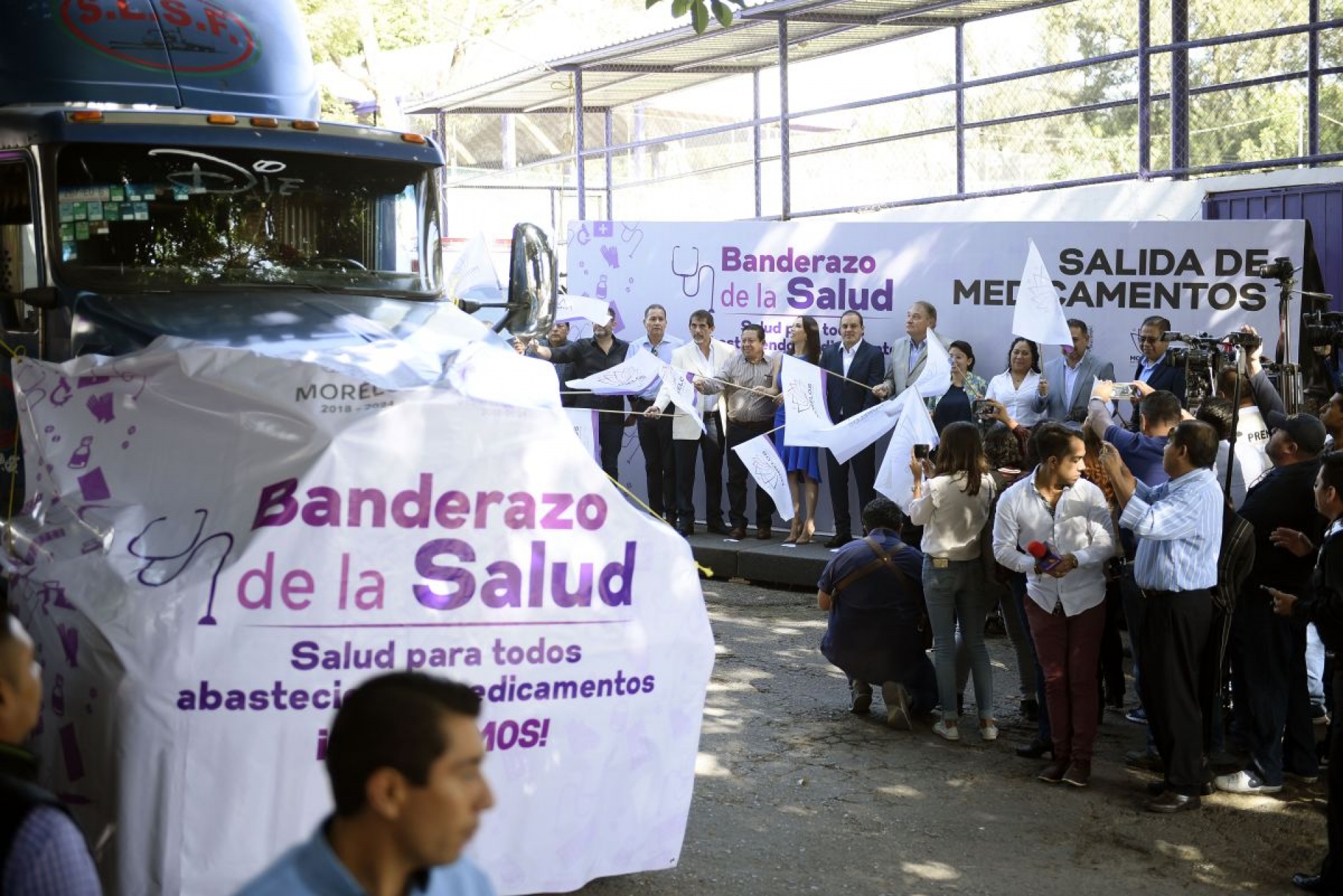 Ponen en marcha caravana para abastecer de medicamentos a centros de salud