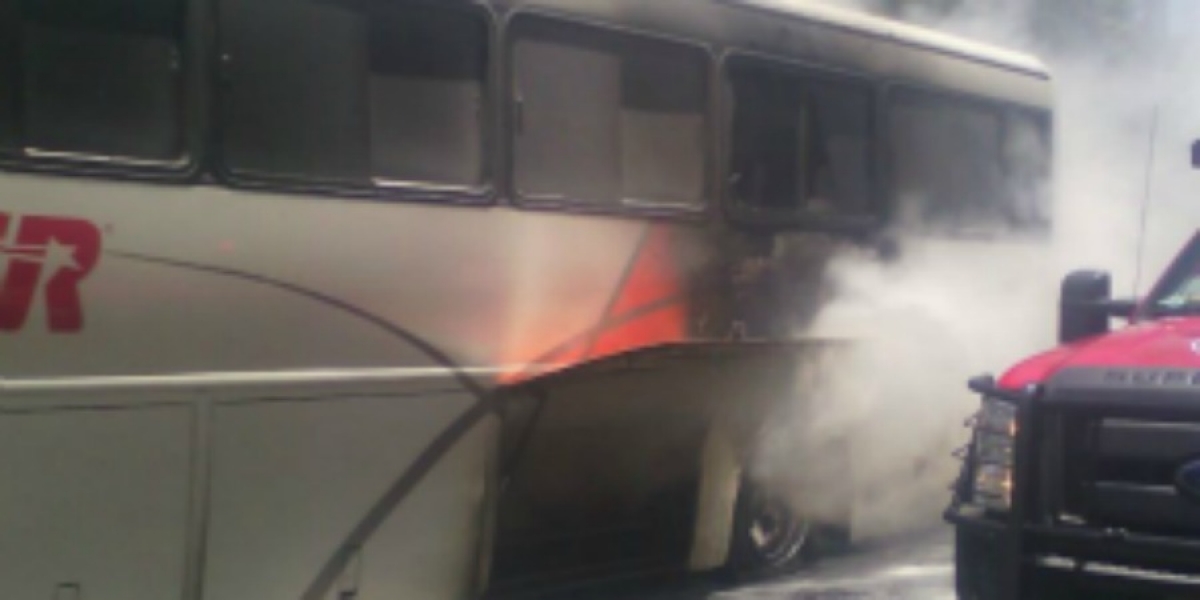 Se incendia camión en la carretera Cuernavaca-Cuautla