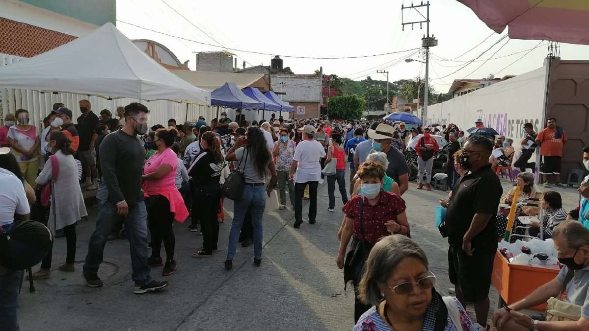 Prevalece la confusión en primer día de vacunación en Cuautla