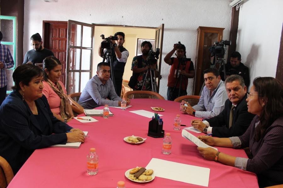 Diputados proponen a la alcaldesa de Temixco negociar puestos con adversarios