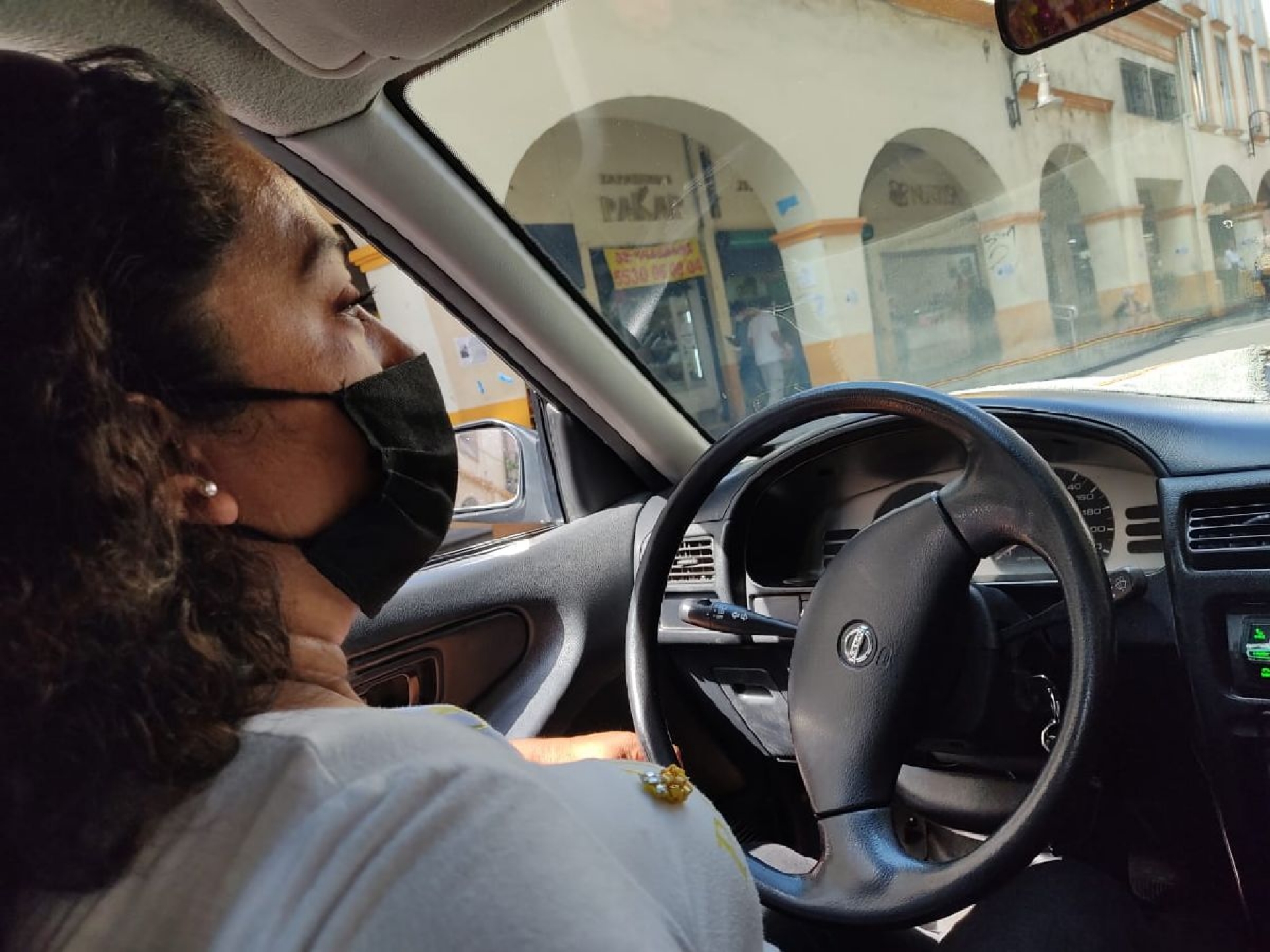 Perdió su empleo y ahora conduce un taxi