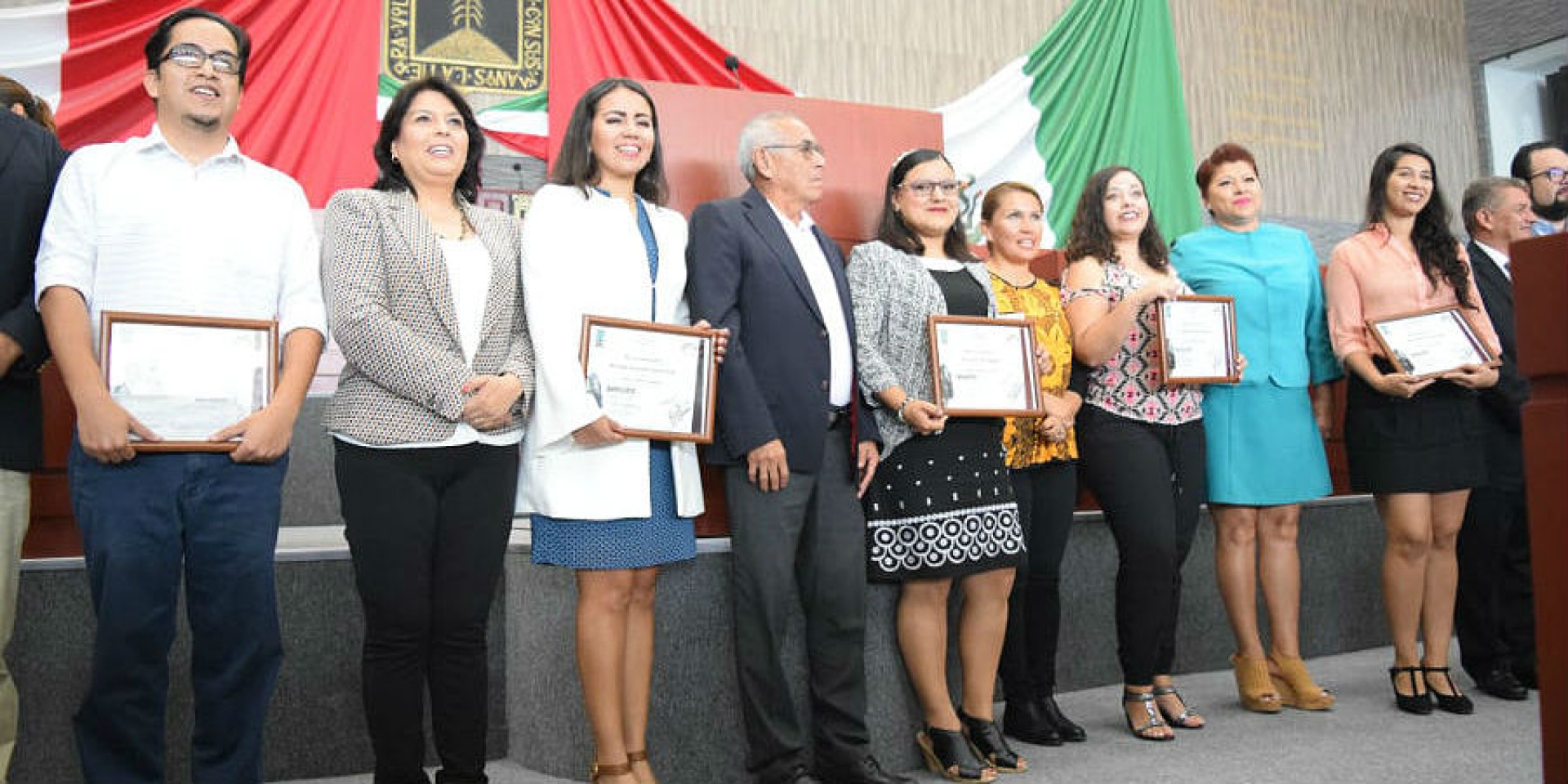 Entregan 'Premio al Mérito Periodístico 2017' en el Congreso local