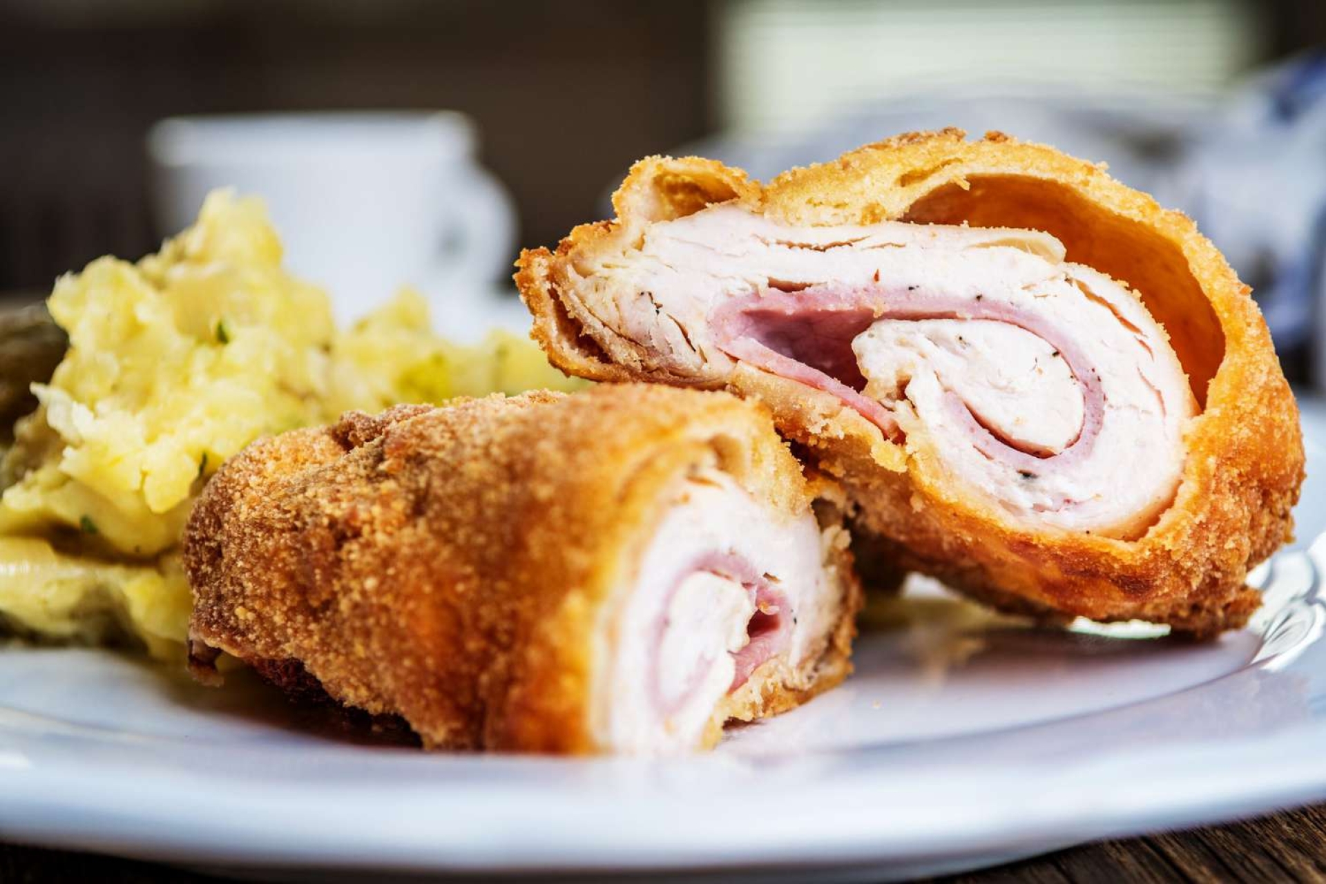 Pechuga de pollo rellena de jamón y queso: receta fácil y deliciosa