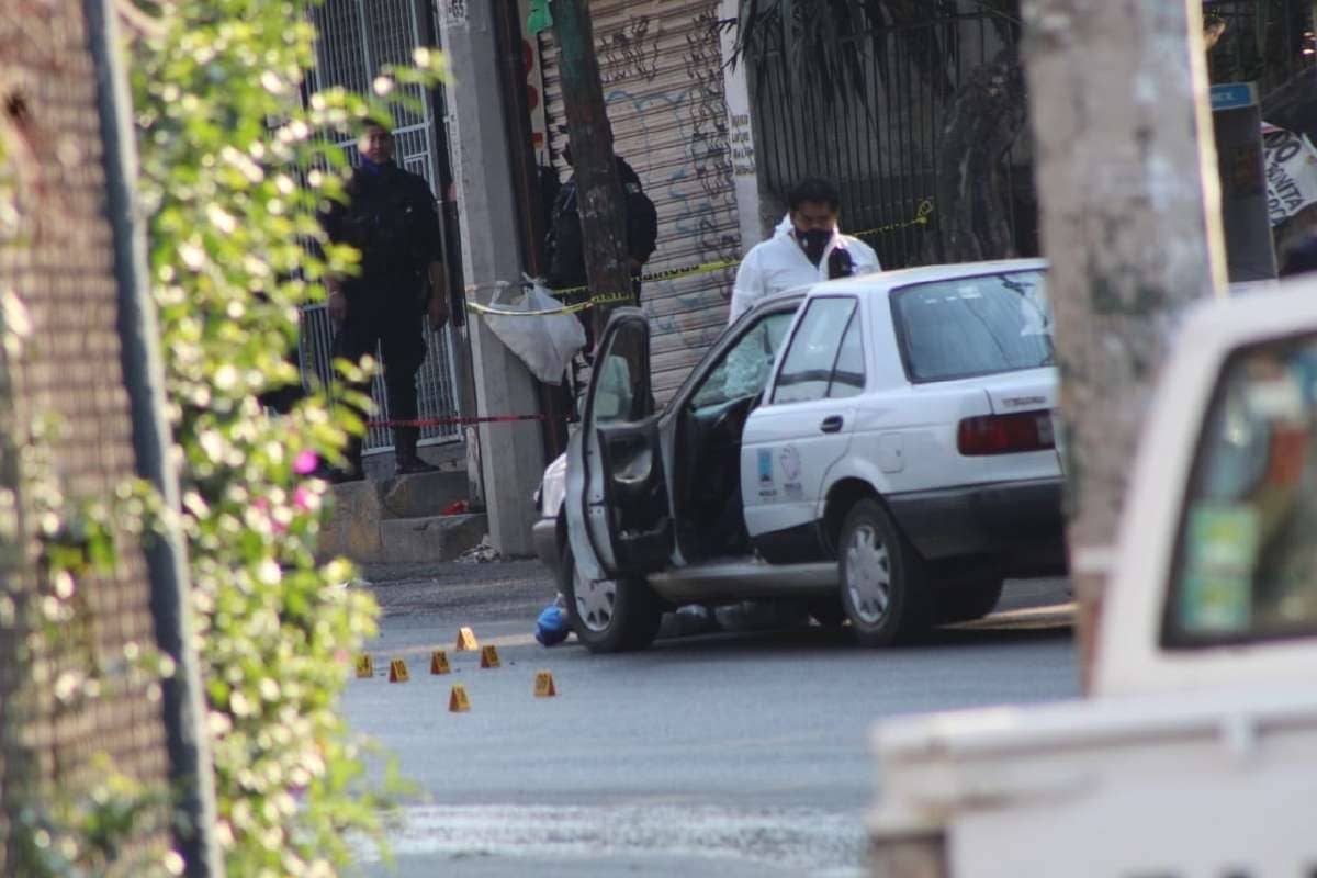 Acribillan a taxista en la avenida Universidad
