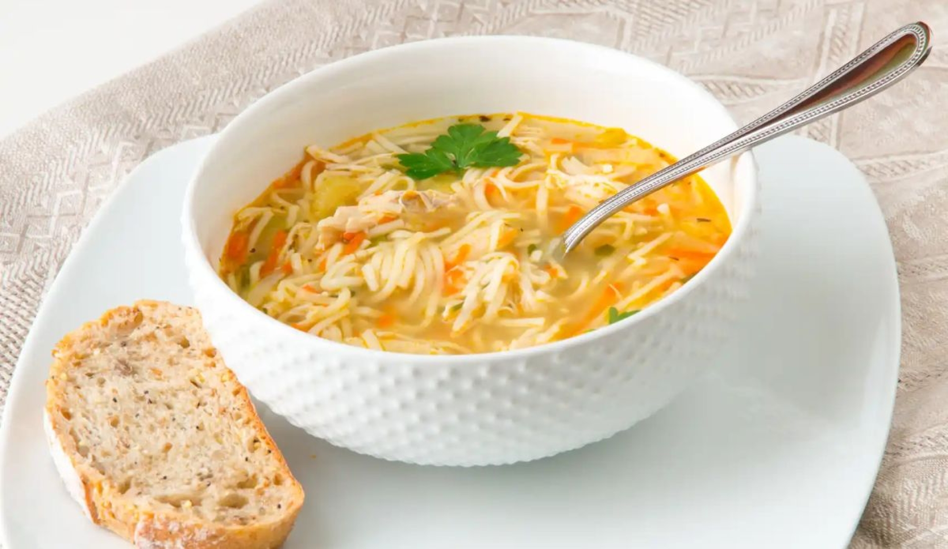 Aprende a preparar una sopa de verduras casera, saludable y perfecta